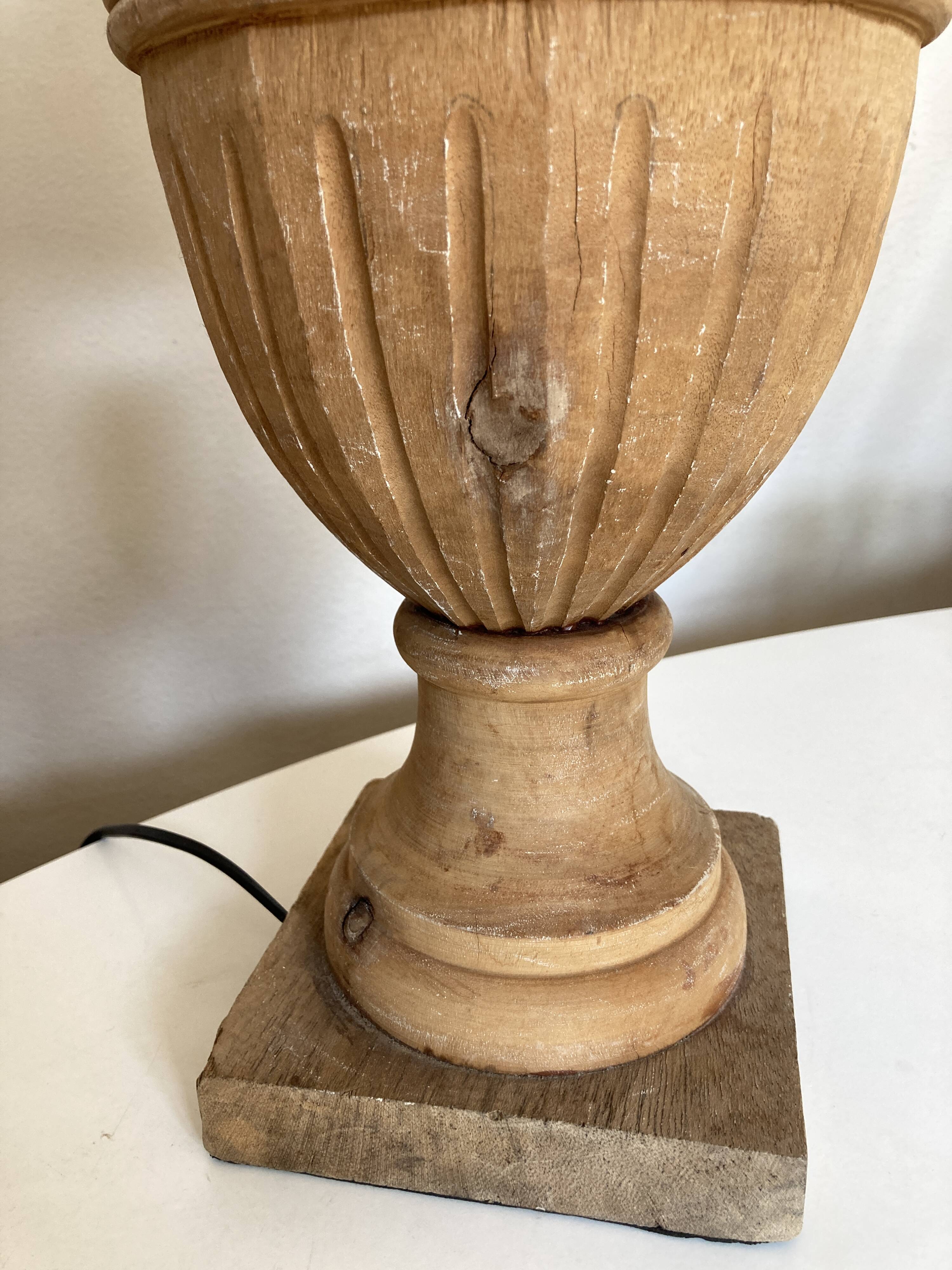Classic neo-classic wooden baluster lamp in washed XL wood