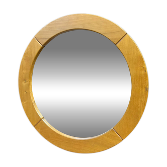 Round mirror in elm house regain.
