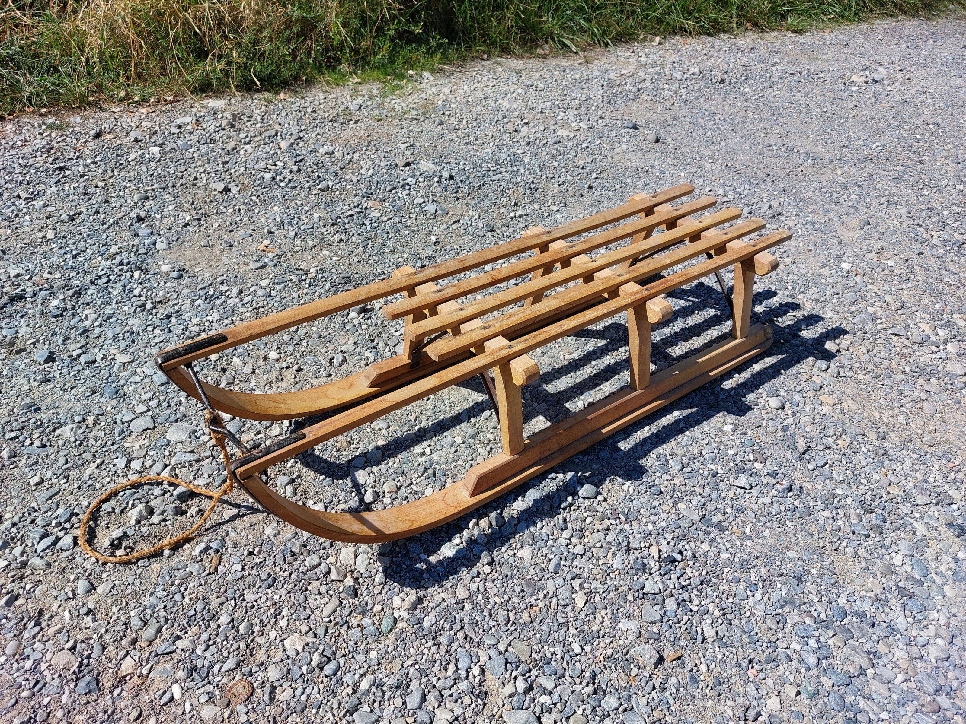 Old large sled in solid beech - 111 cm