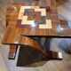 Table basse de forme carré en bois marqueté