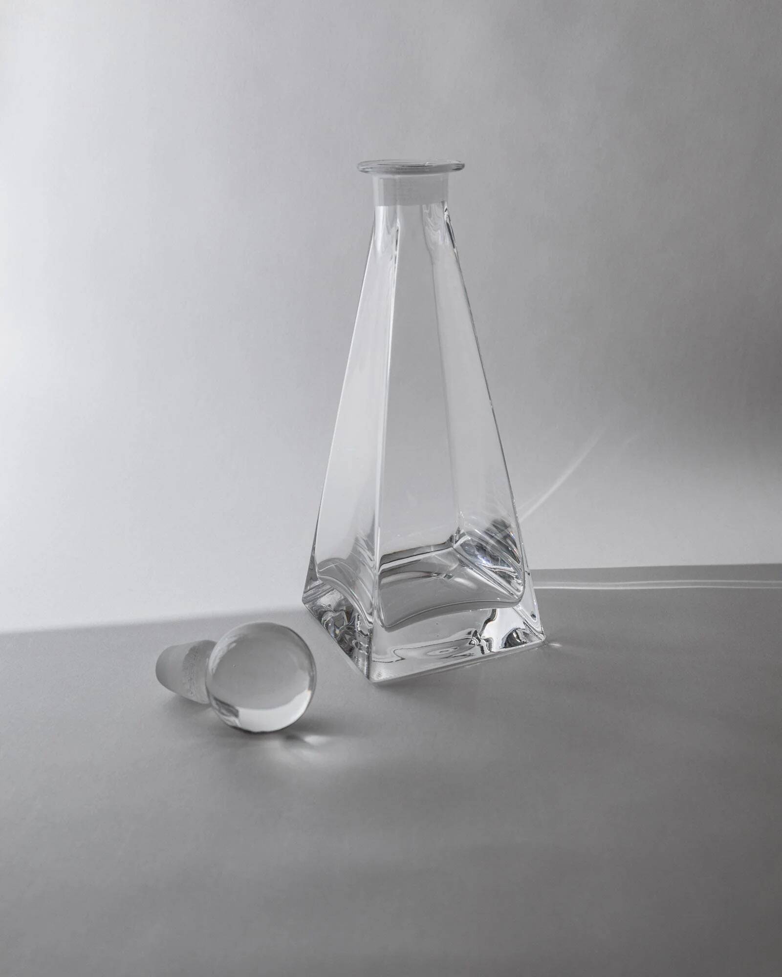 Vintage Murano glass decanter from the 1980s, transparent crystal pyramid with a spherical stopper, Linea 7.