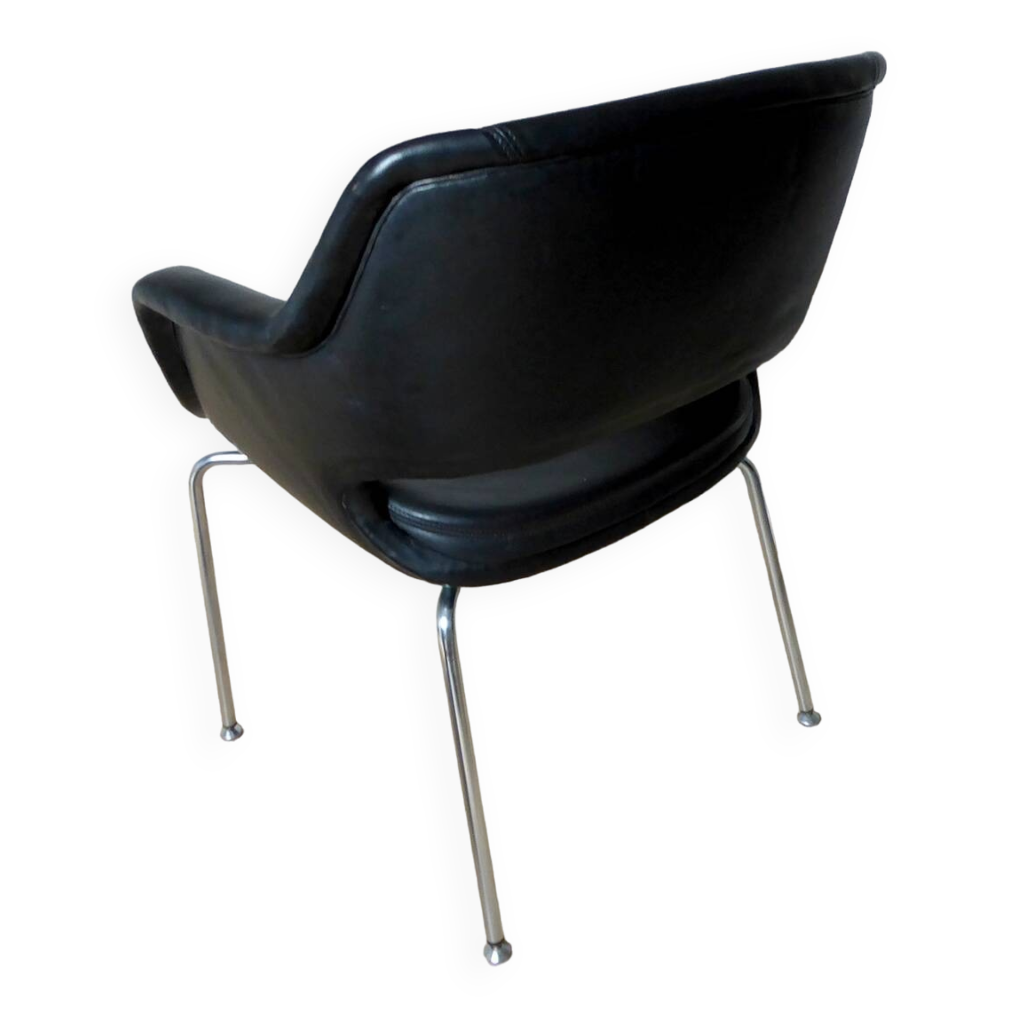 Armchair with leather and chrome armrests