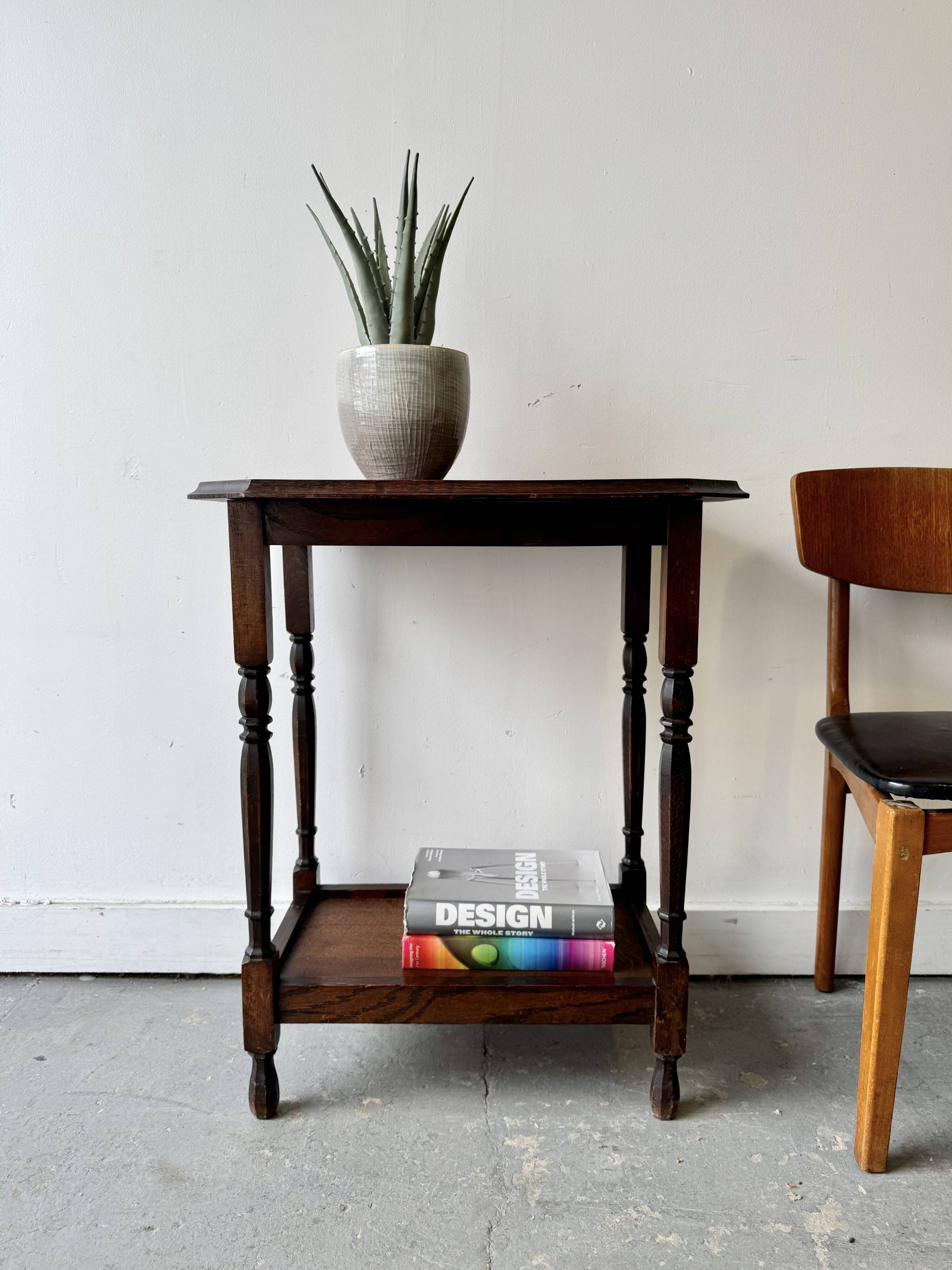 Table d'appoint ancienne en bois à 2 niveaux