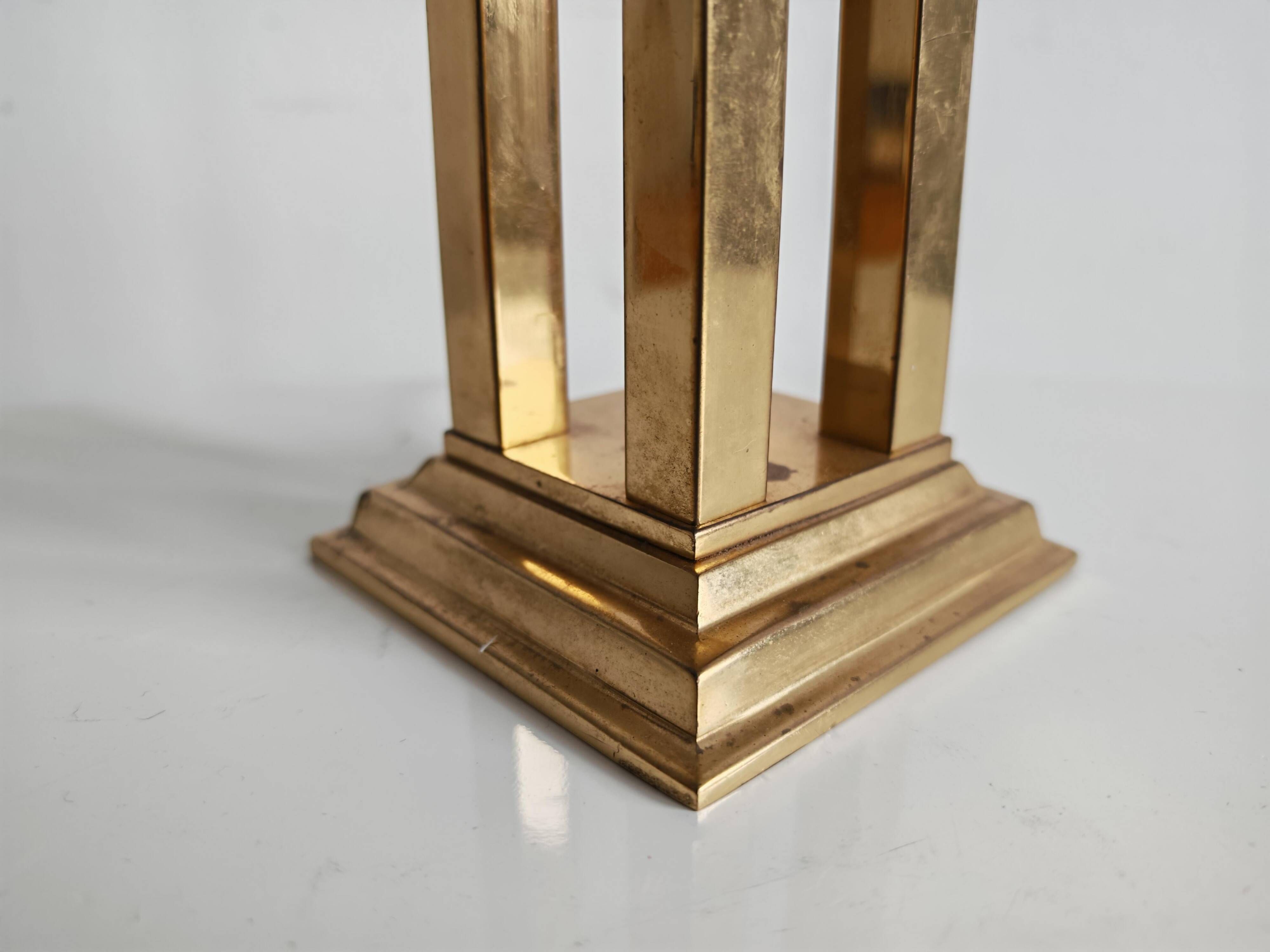 Hollywood Regency table lamp in gilded brass in the style of Willy Rizzo from the 1960s.