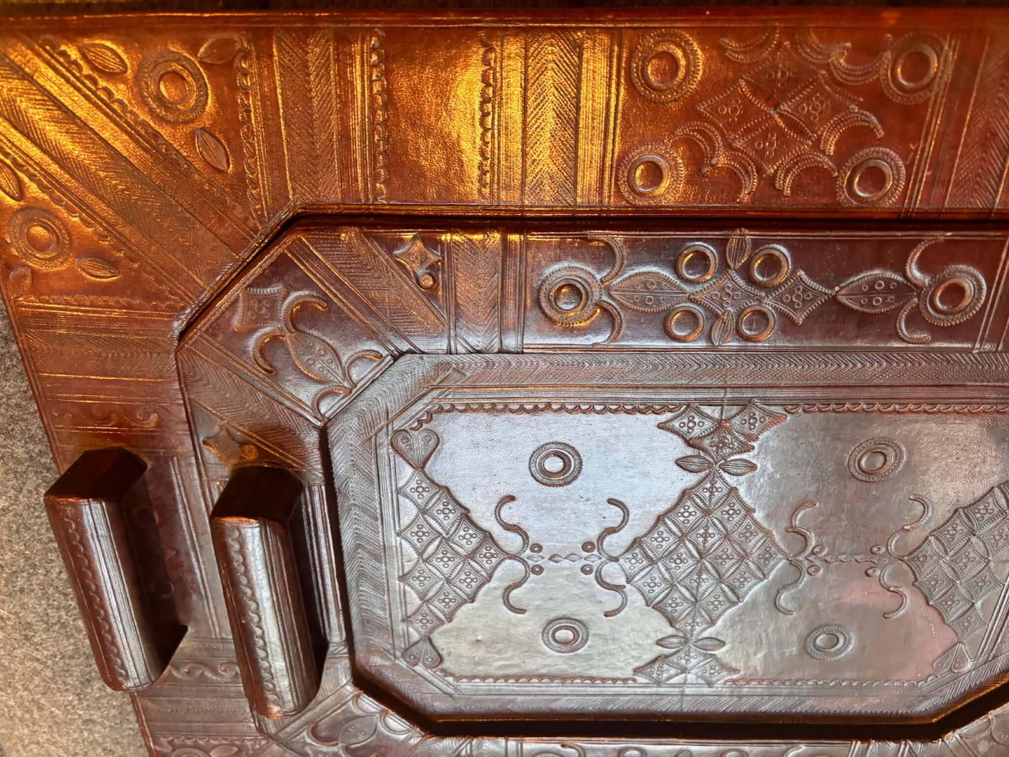Lot of 2 leather trays