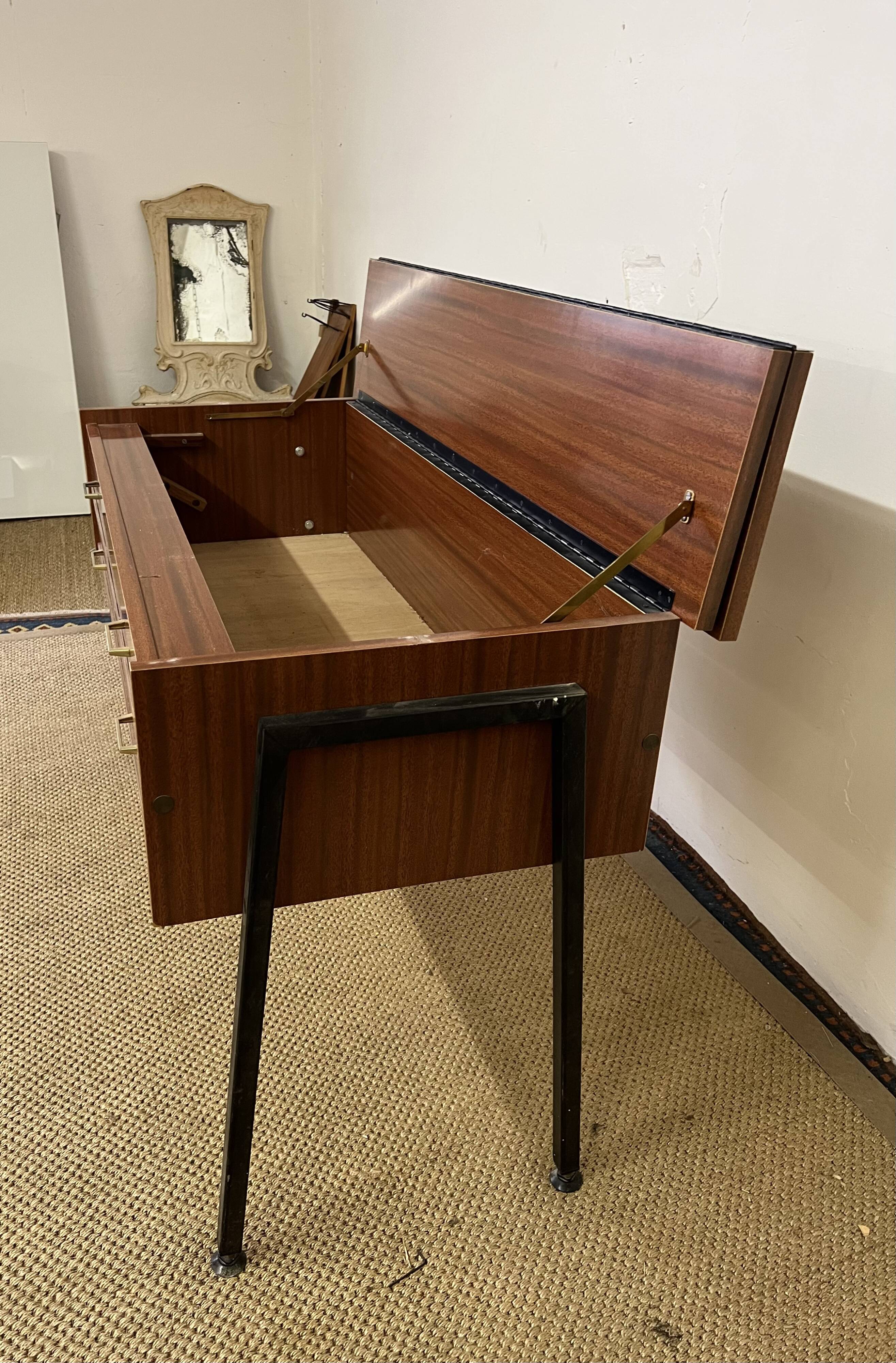 Vintage console old knitter