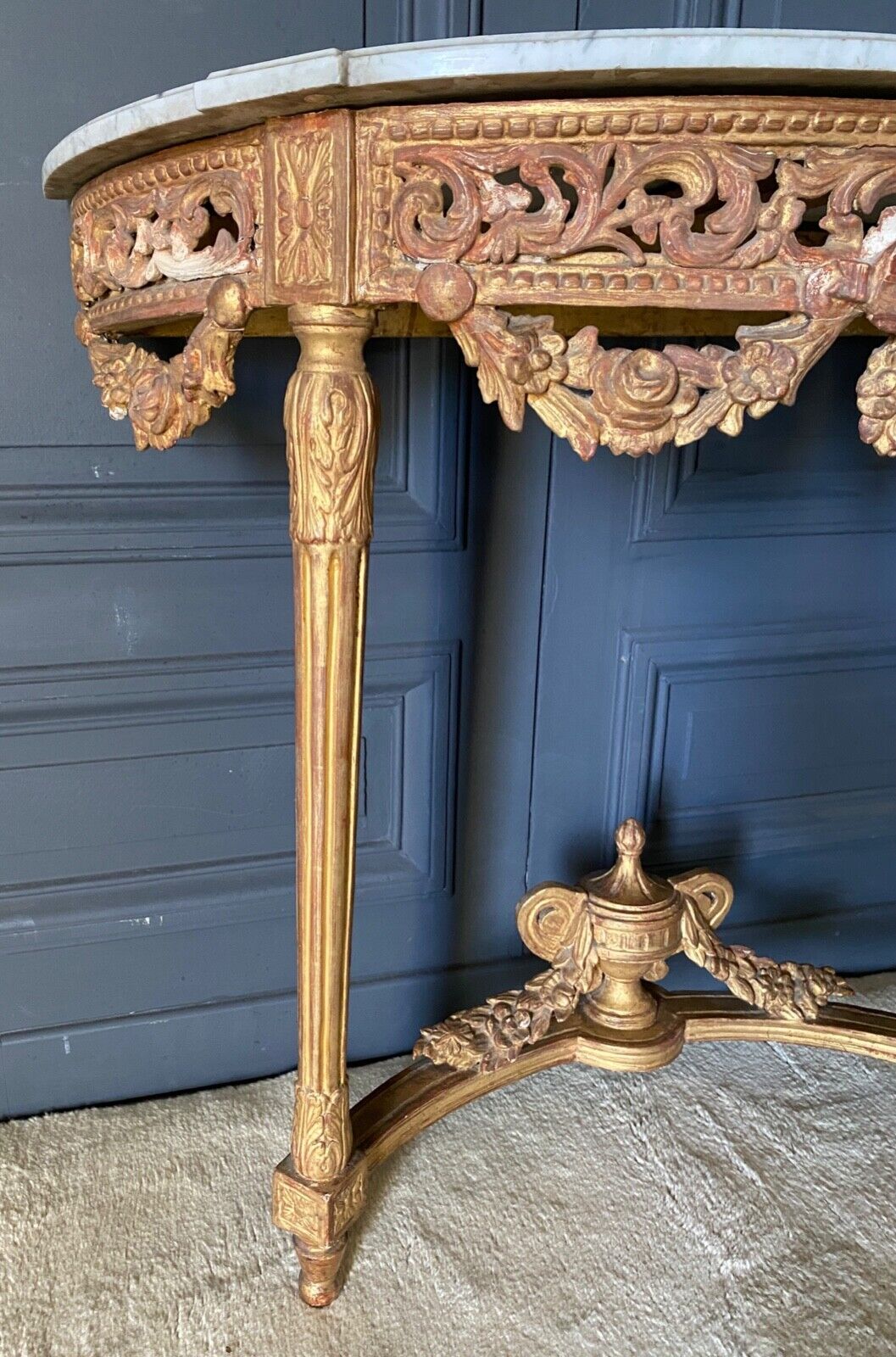 Console XVIII wooden gold louis xvi white marble flower falls