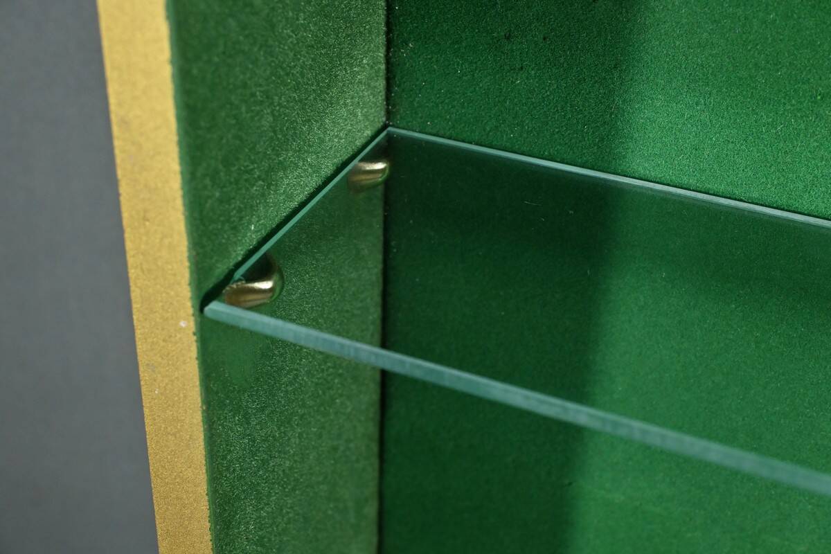 Vitrine Murale en Bois Doré – Milieu XXe