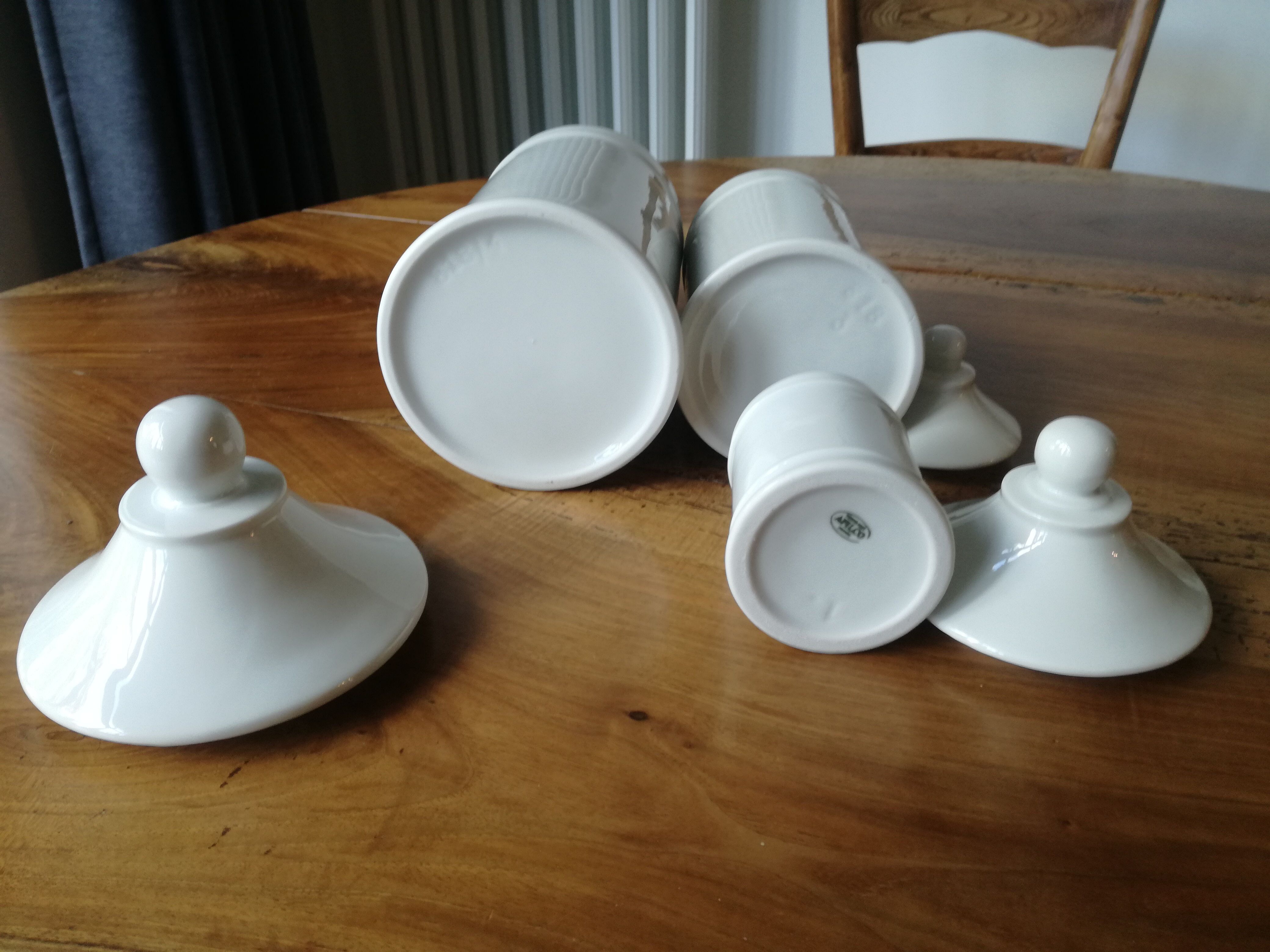 19th century white porcelain pharmacy pots.