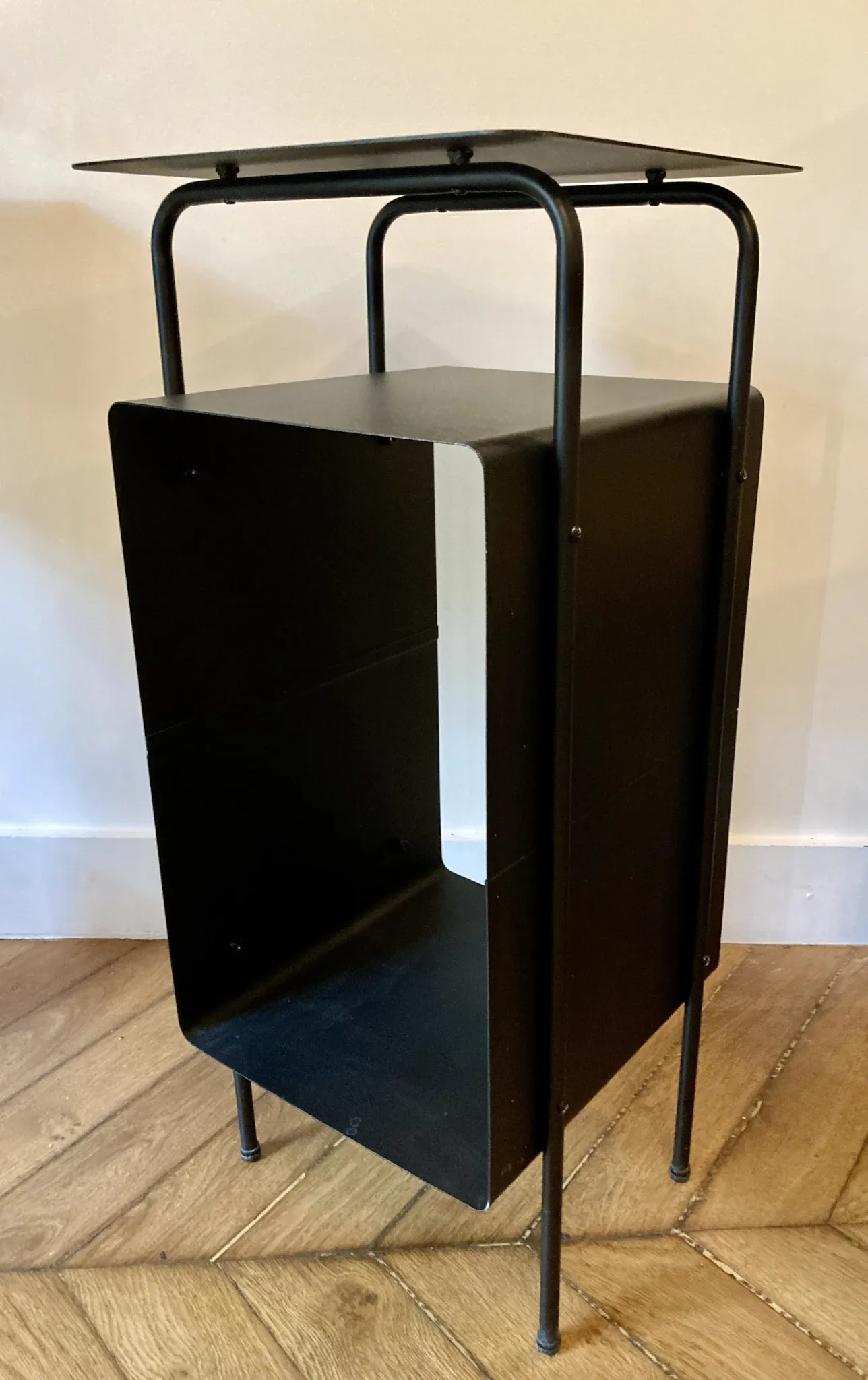Contemporary bedside table – House Doctor - black