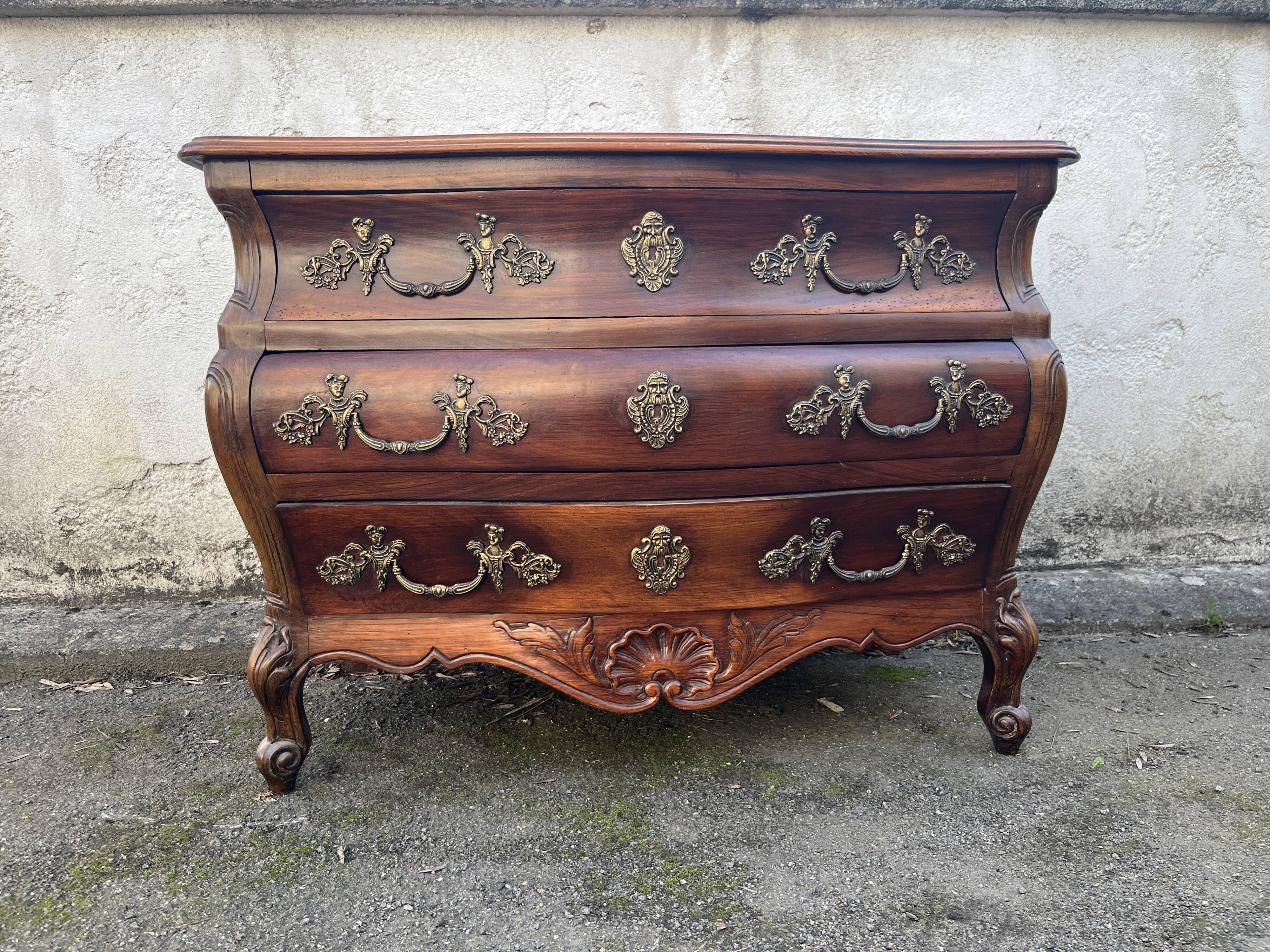 Beautiful Bordeaux chest of drawers