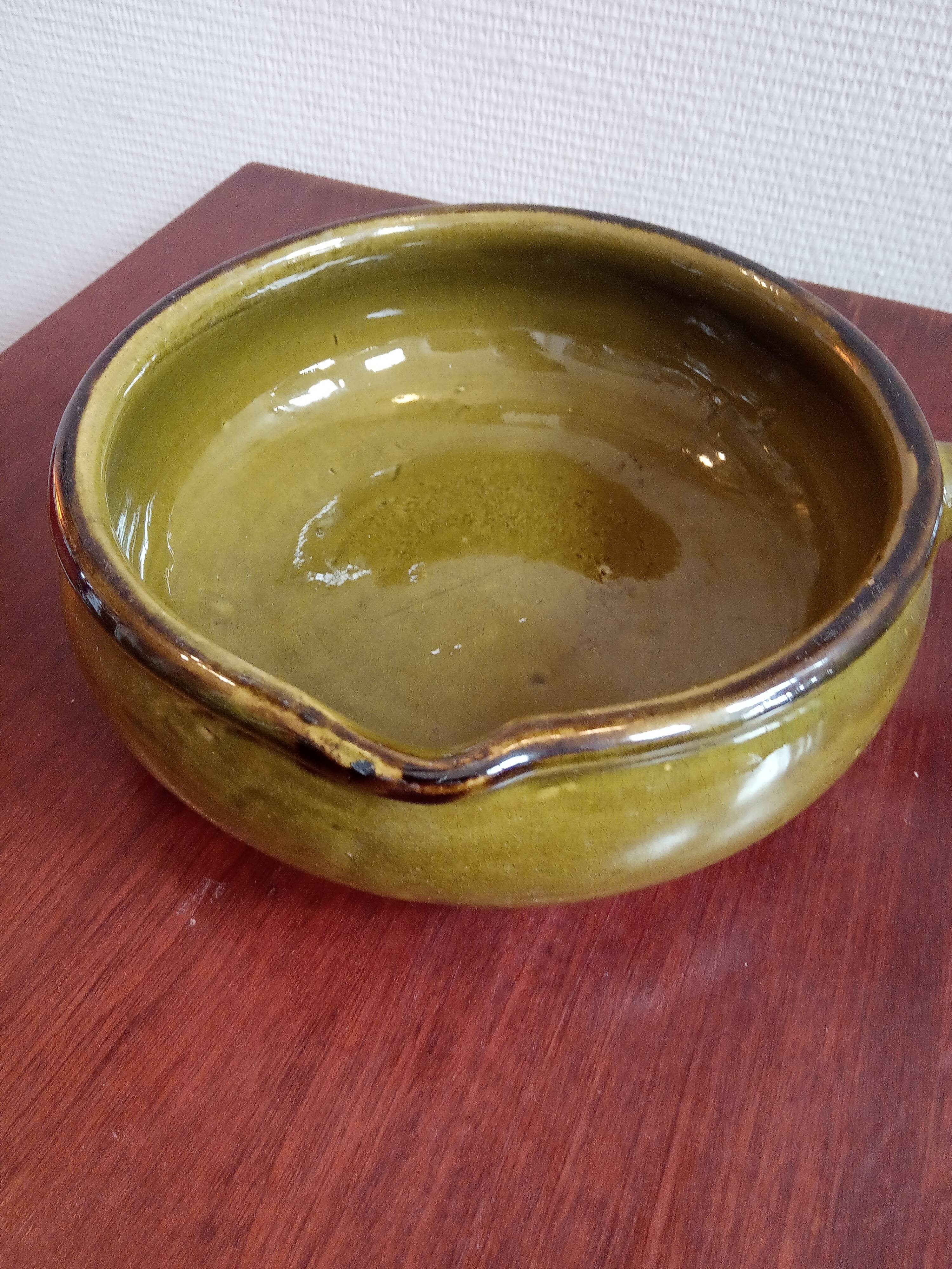 Poelon in green sandstone 21cm