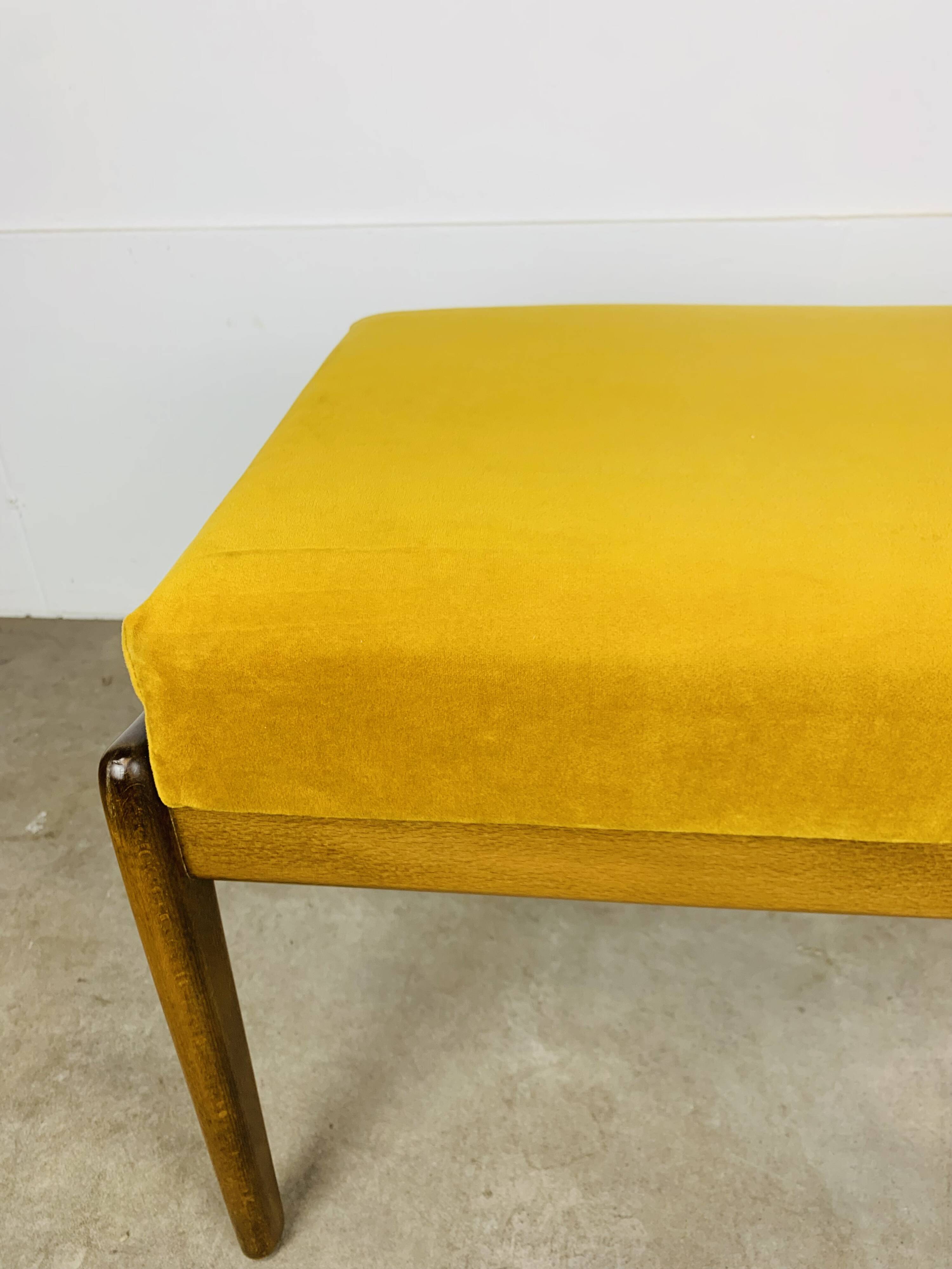 Tabouret scandinave en teck et velours jaune, années 60