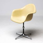 Chair based on the contract by Charles and Ray Eames for Herman Miller.