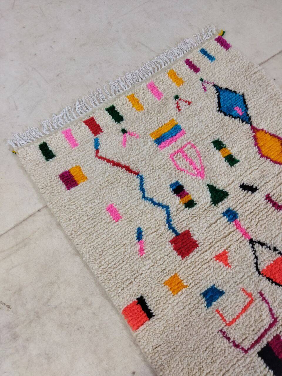 Handmade moroccan berber rug 138 x 104 cm