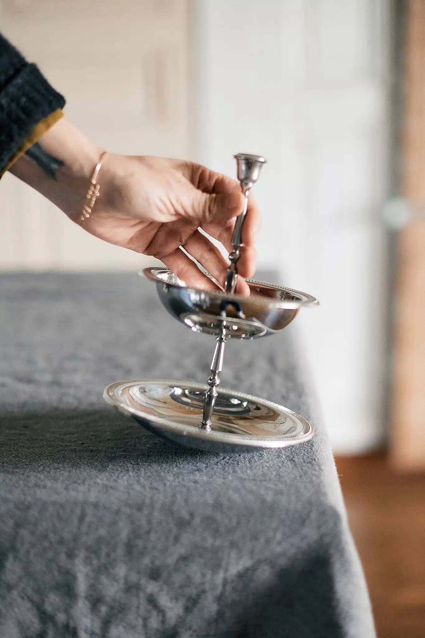 Stainless steel "tulip" server