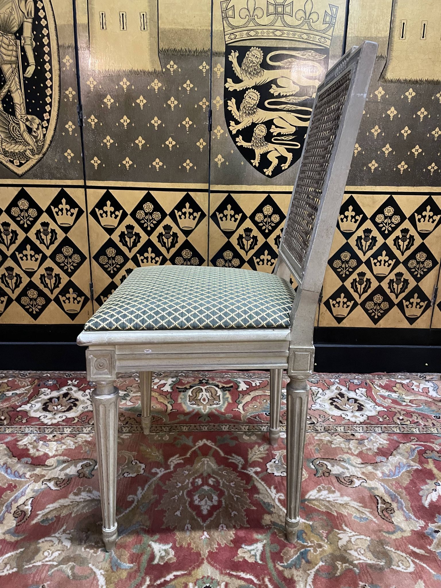 Suite de 4 chaises cannées style Louis XVI Jean Mocque
