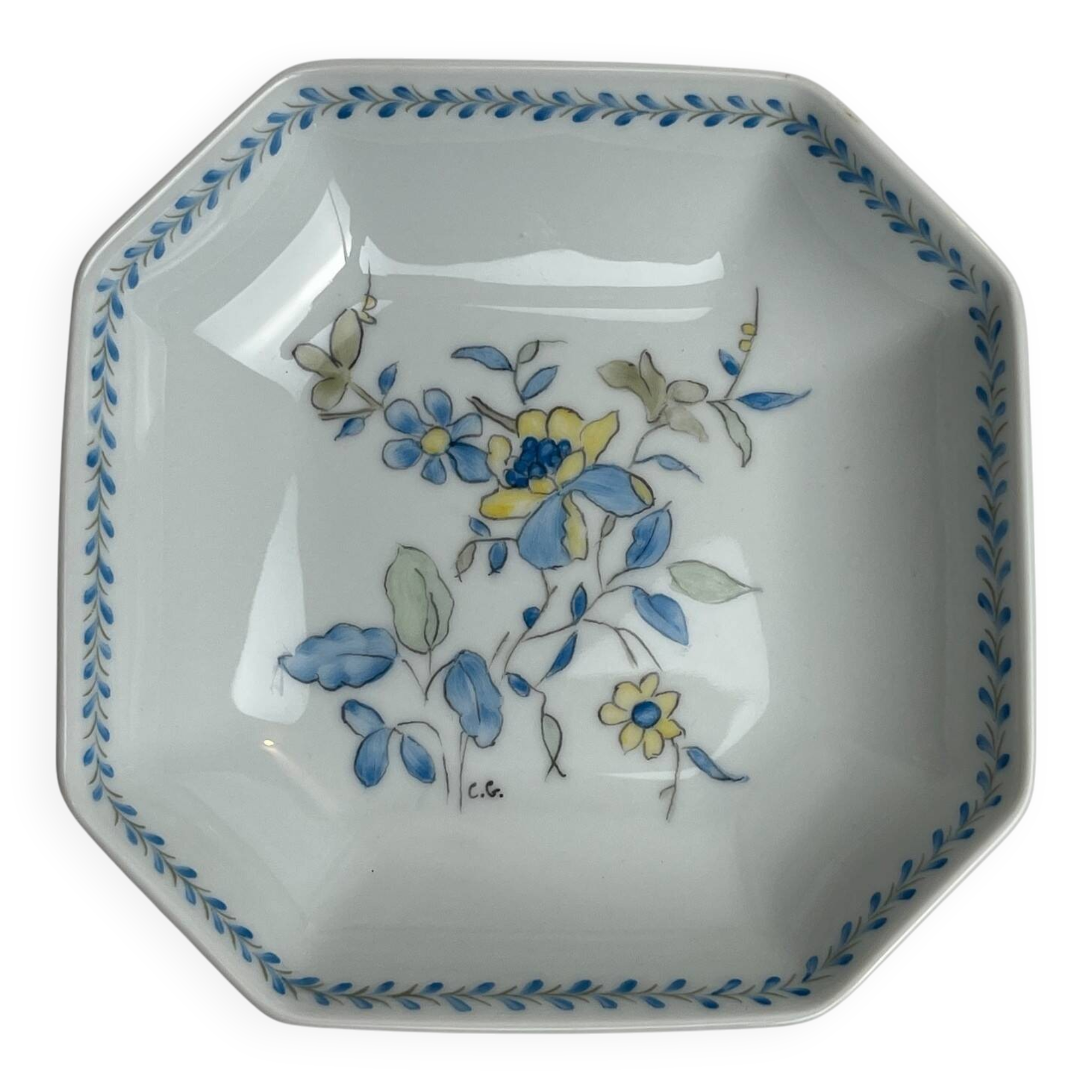 Octagonal empty pocket dish, hand-decorated earthenware, 20th century.