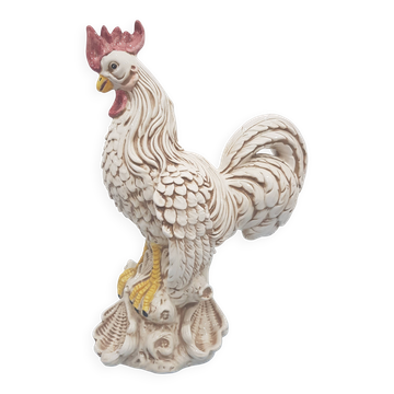 Une figurine colorée d'un coq, fabriquée en Italie.