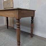 Farm table