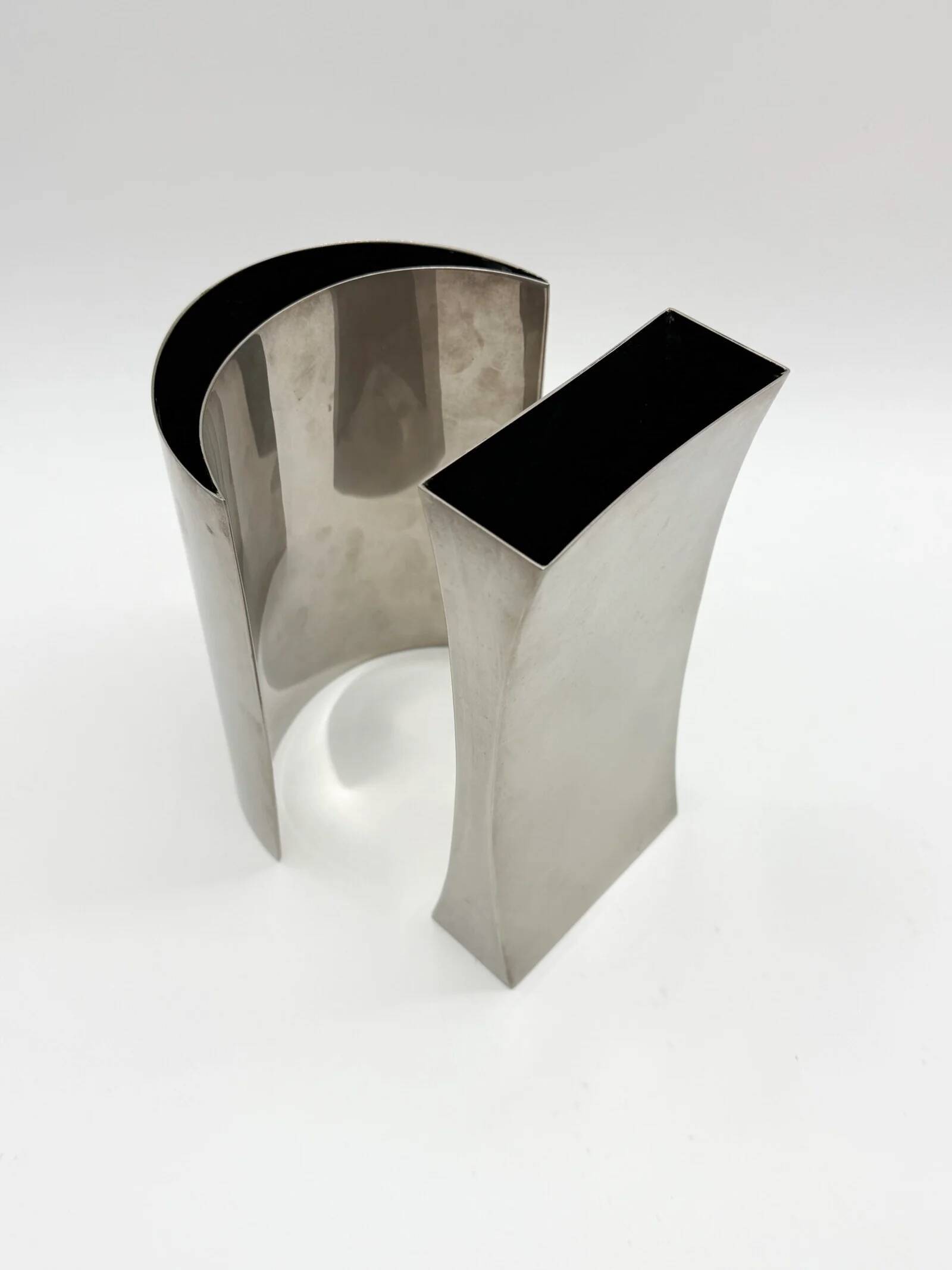 Paire de vases sculpturaux en aluminium, 1980s