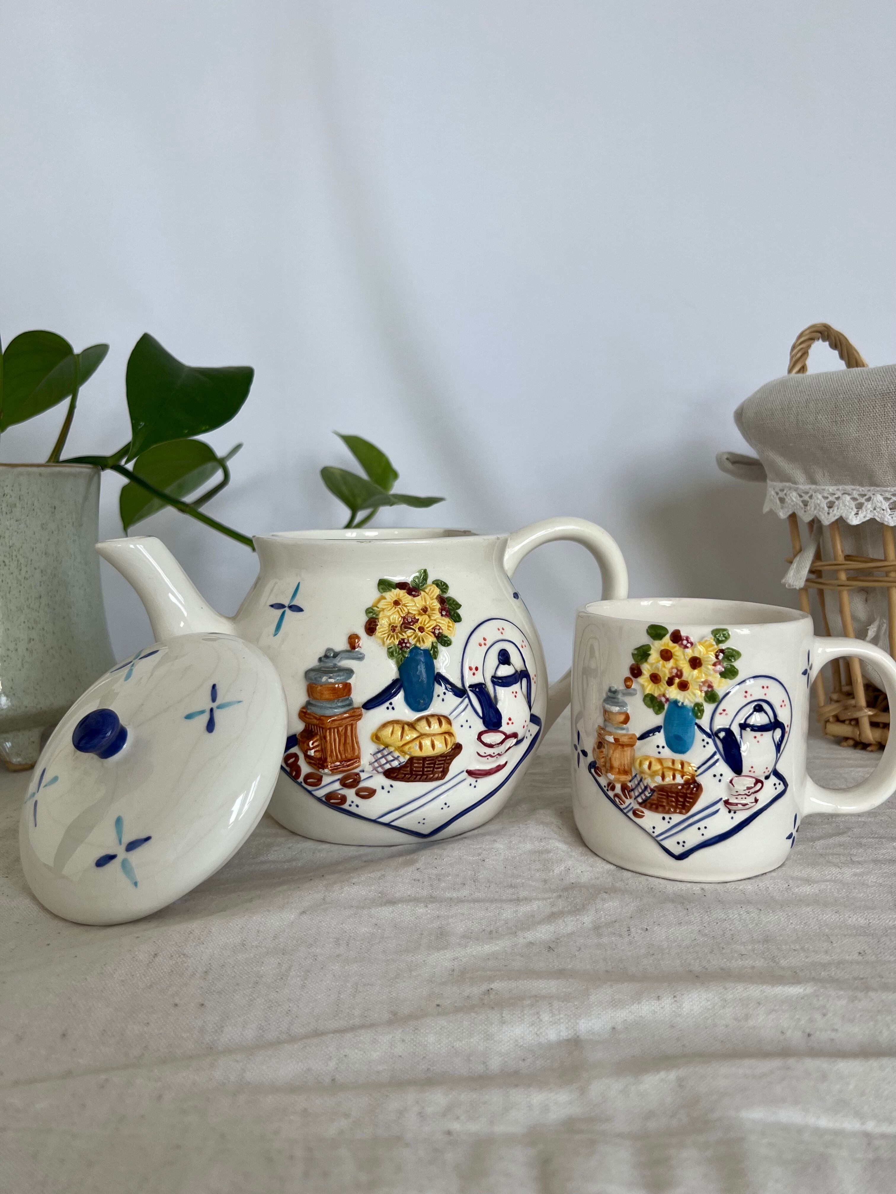 Teapot/coffee maker set with mug slip pattern breakfast hand-painted pieces