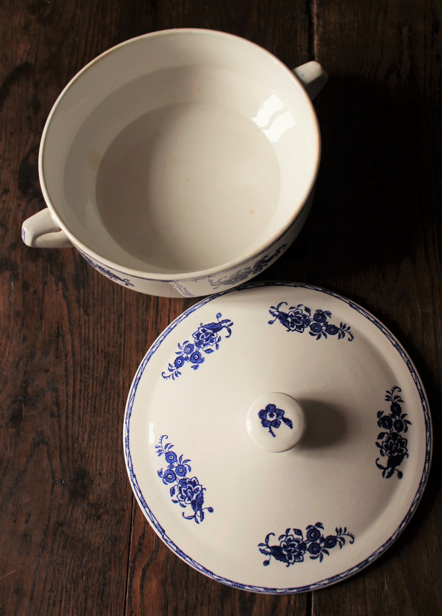 Soup tureen Saint Amand half porcelain flowers art deco blue