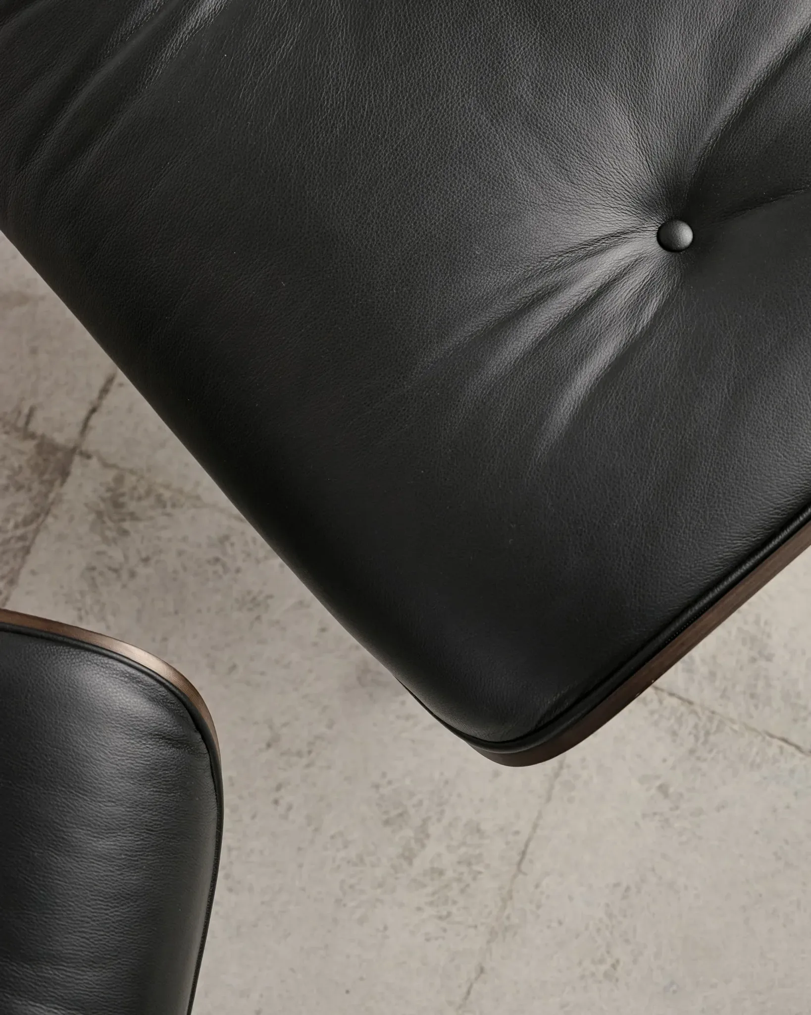 Lounge Chair and ottoman in black leather by Charles & Ray Eames, Vitra