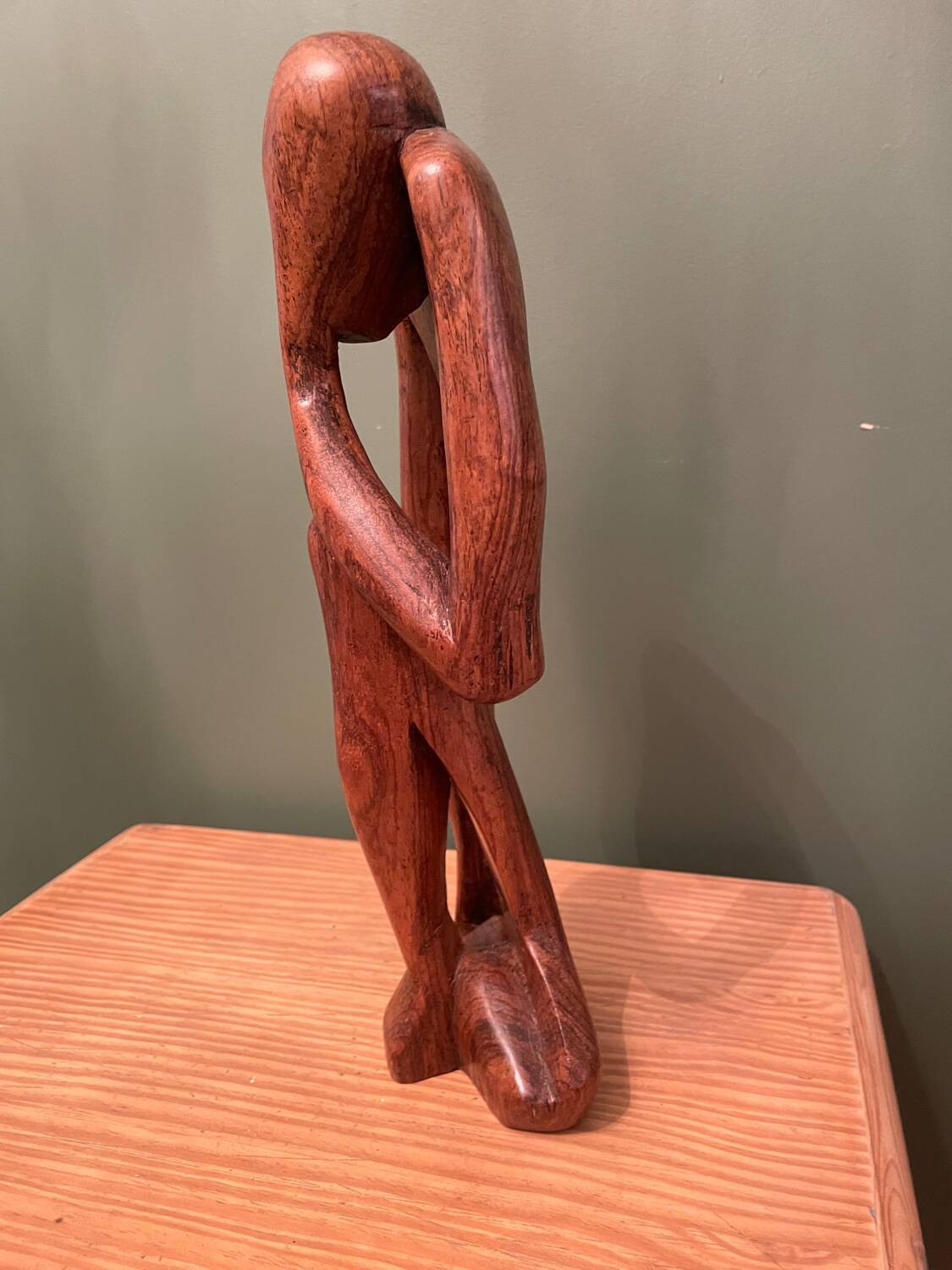 Wooden sculpture inspired by Rodin's "The Thinker"