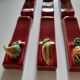 Suite de 6 porte-couteaux barbotine fruits