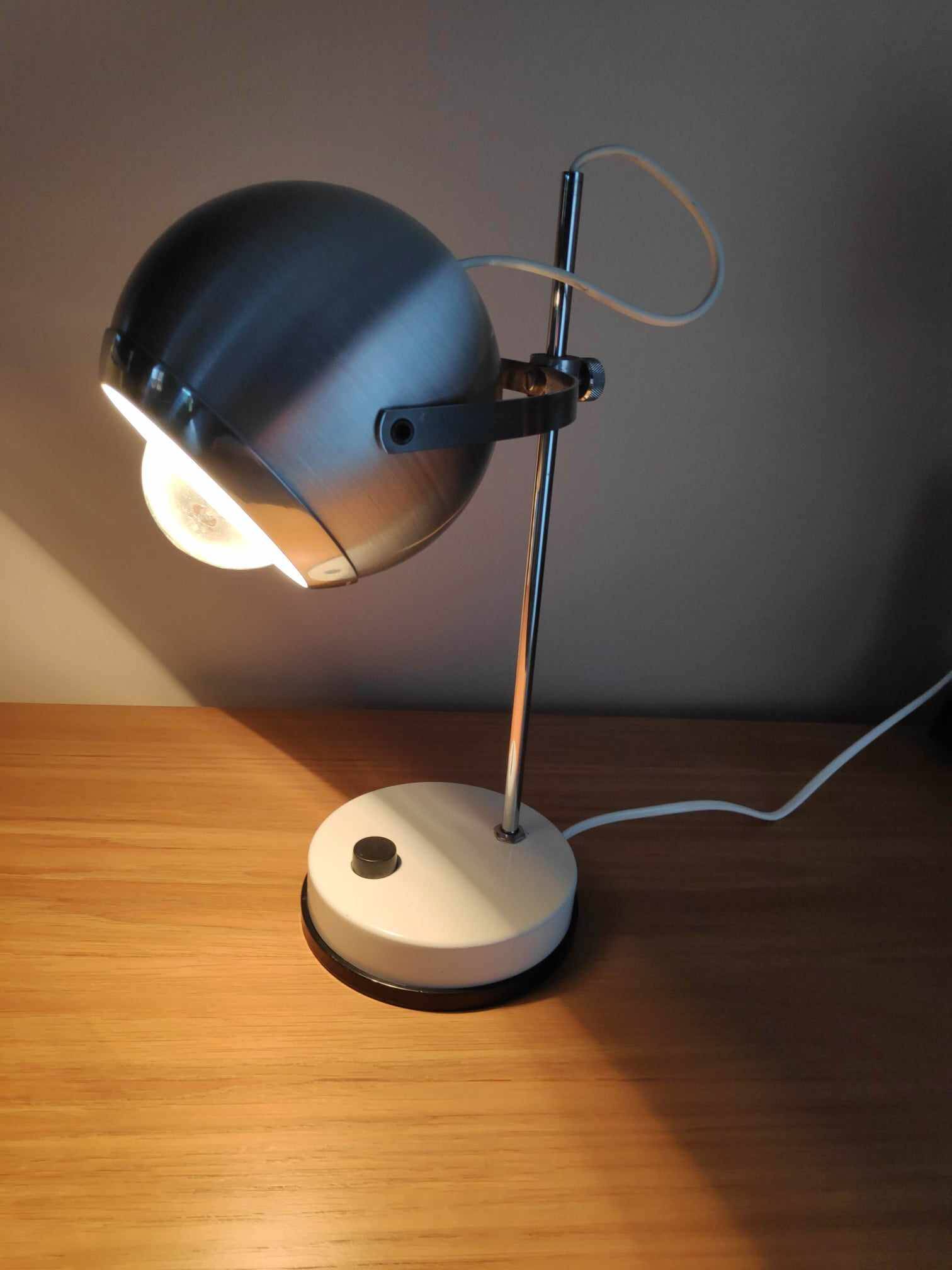 Vintage eyeball table lamp