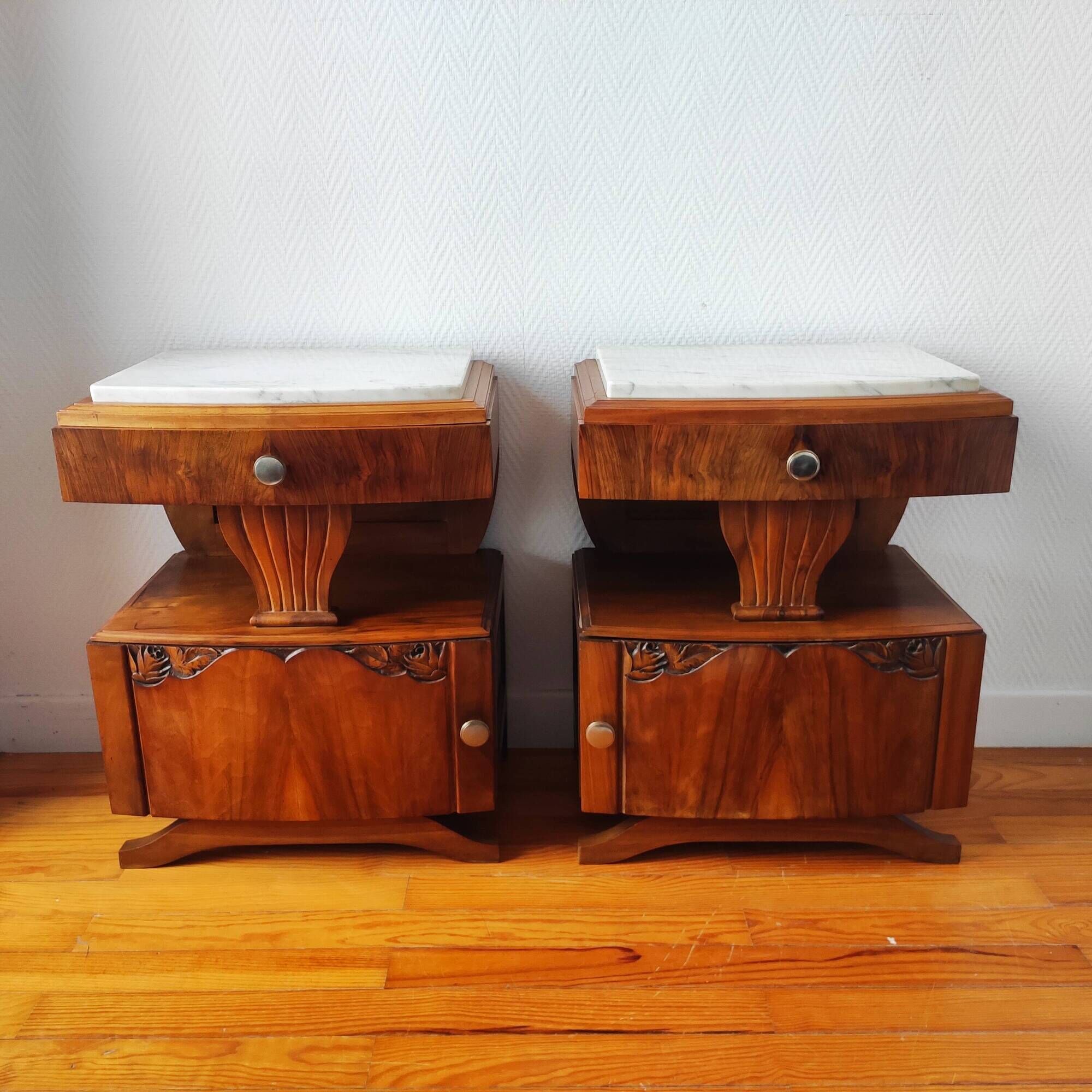 Paire de tables de chevet en noyer blond, Art déco 1940