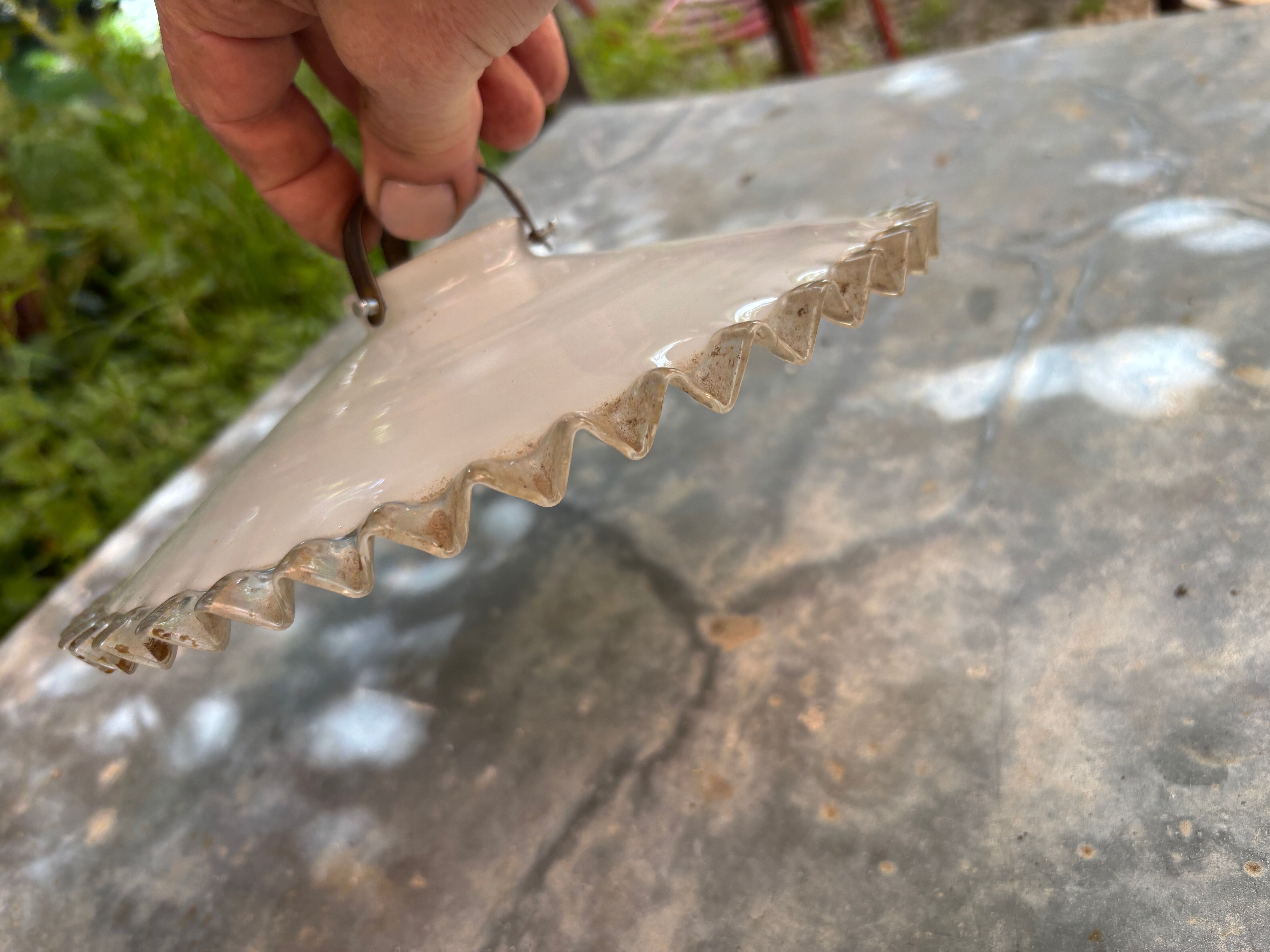 Opaline pleated table