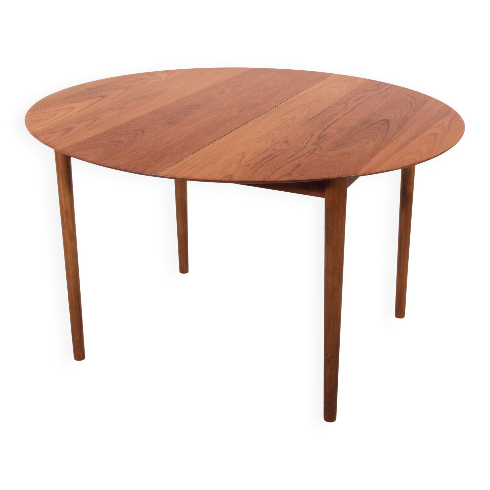 Scandinavian dining table in solid teak model 311