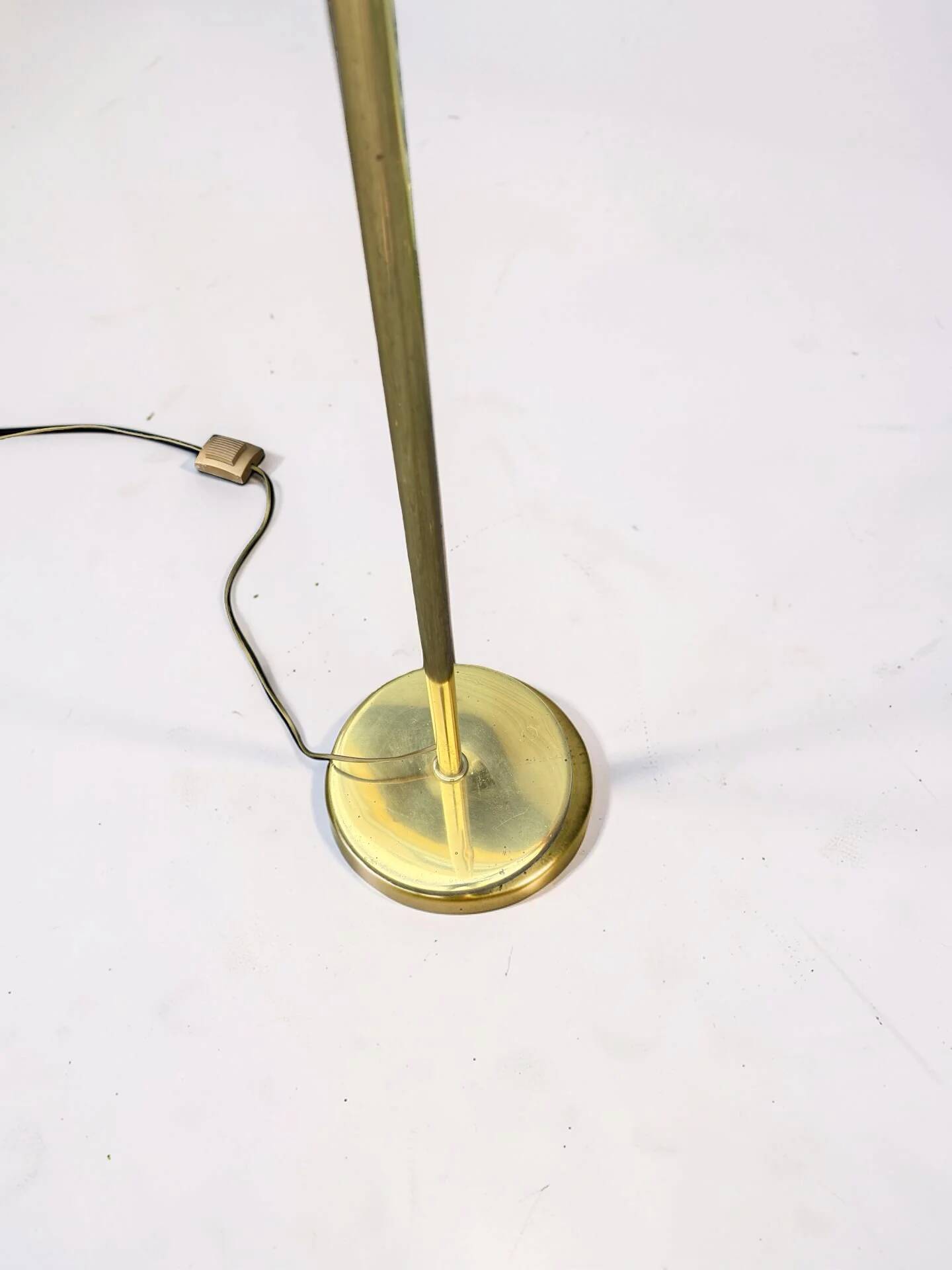 Brass floor lamp, height adjustable