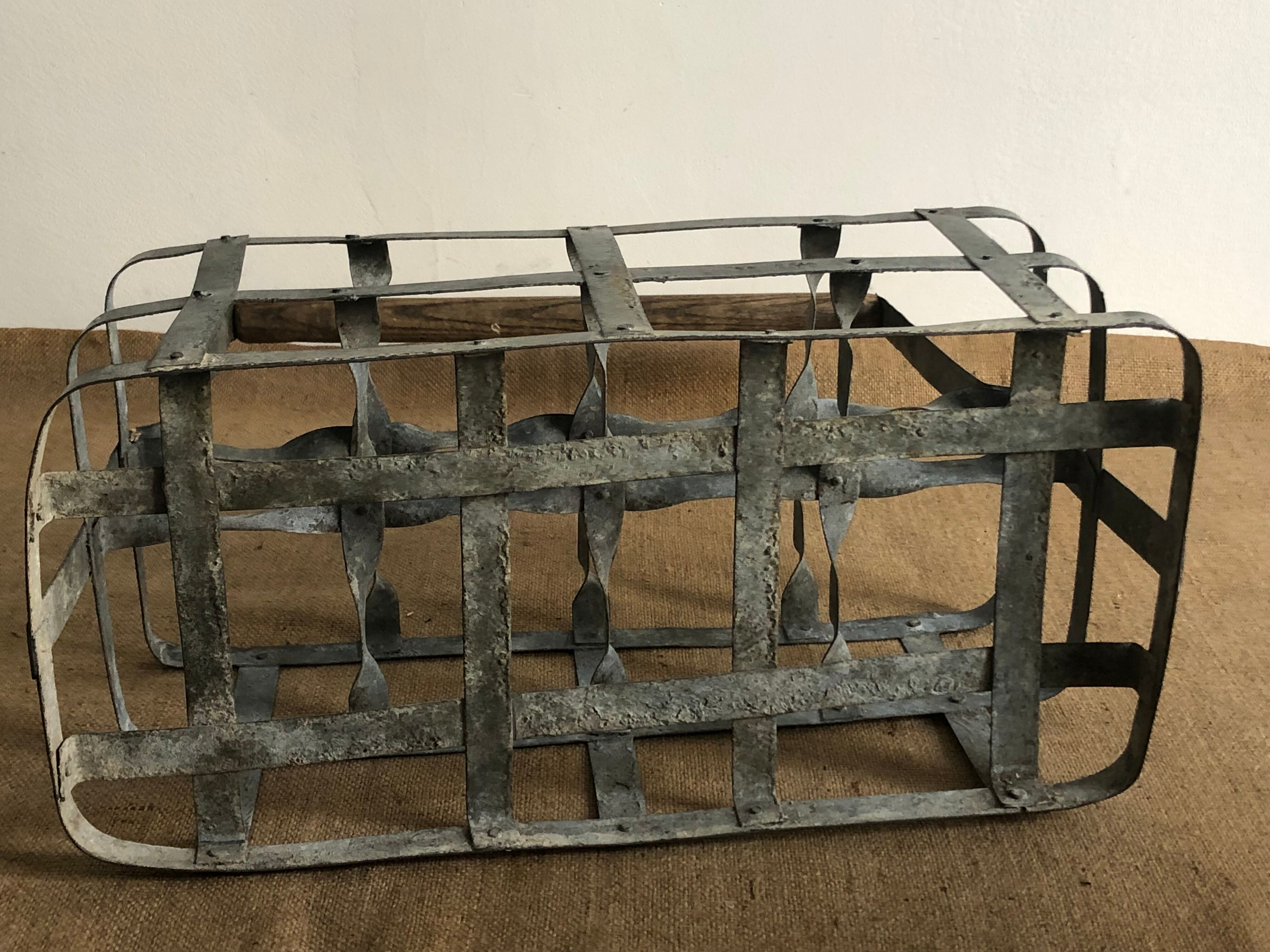 8-hole bottle holder, zinc and wood