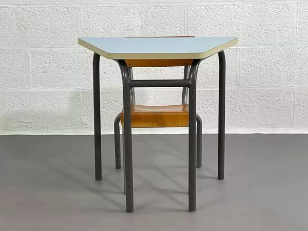 Ancien bureau d'écolier avec sa chaise mullca assortie