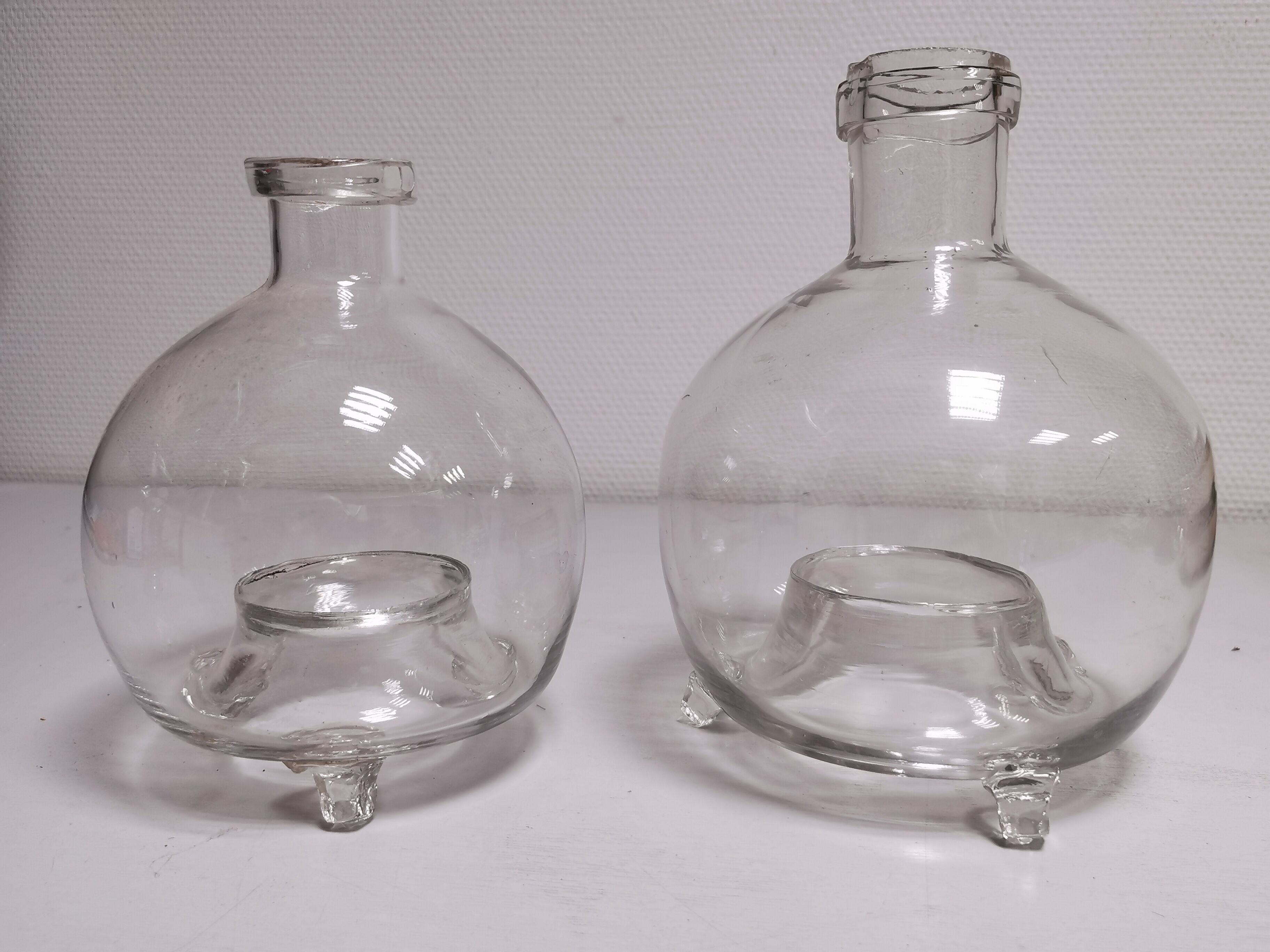 Lot de 2 anciens " gobe mouche ", piège à guêpes en verre soufflé