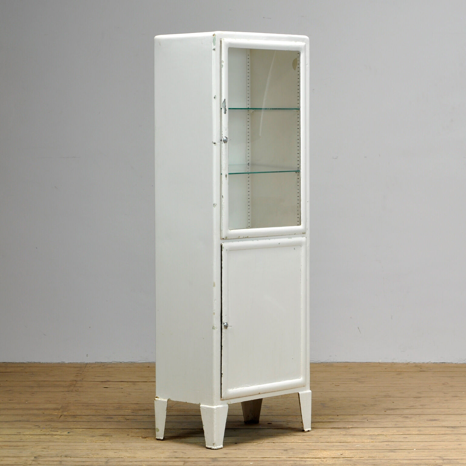 Cabinet médical vintage en fer et en verre, années 1950