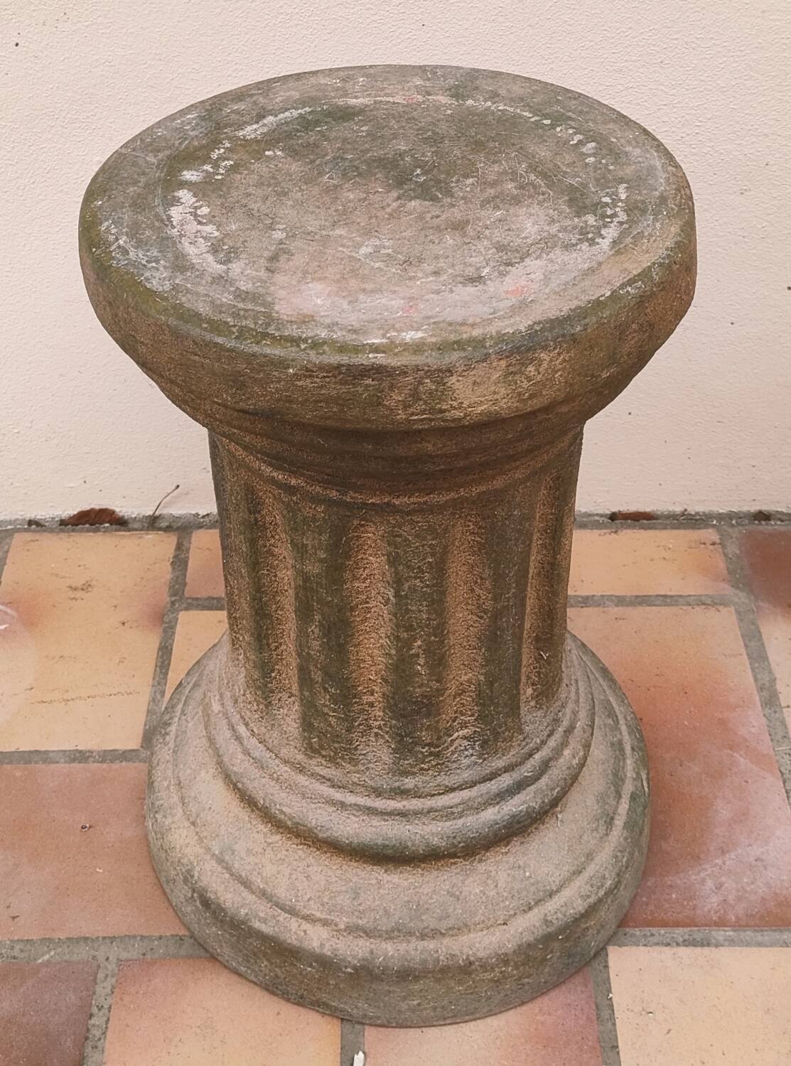 Aged ceramic column