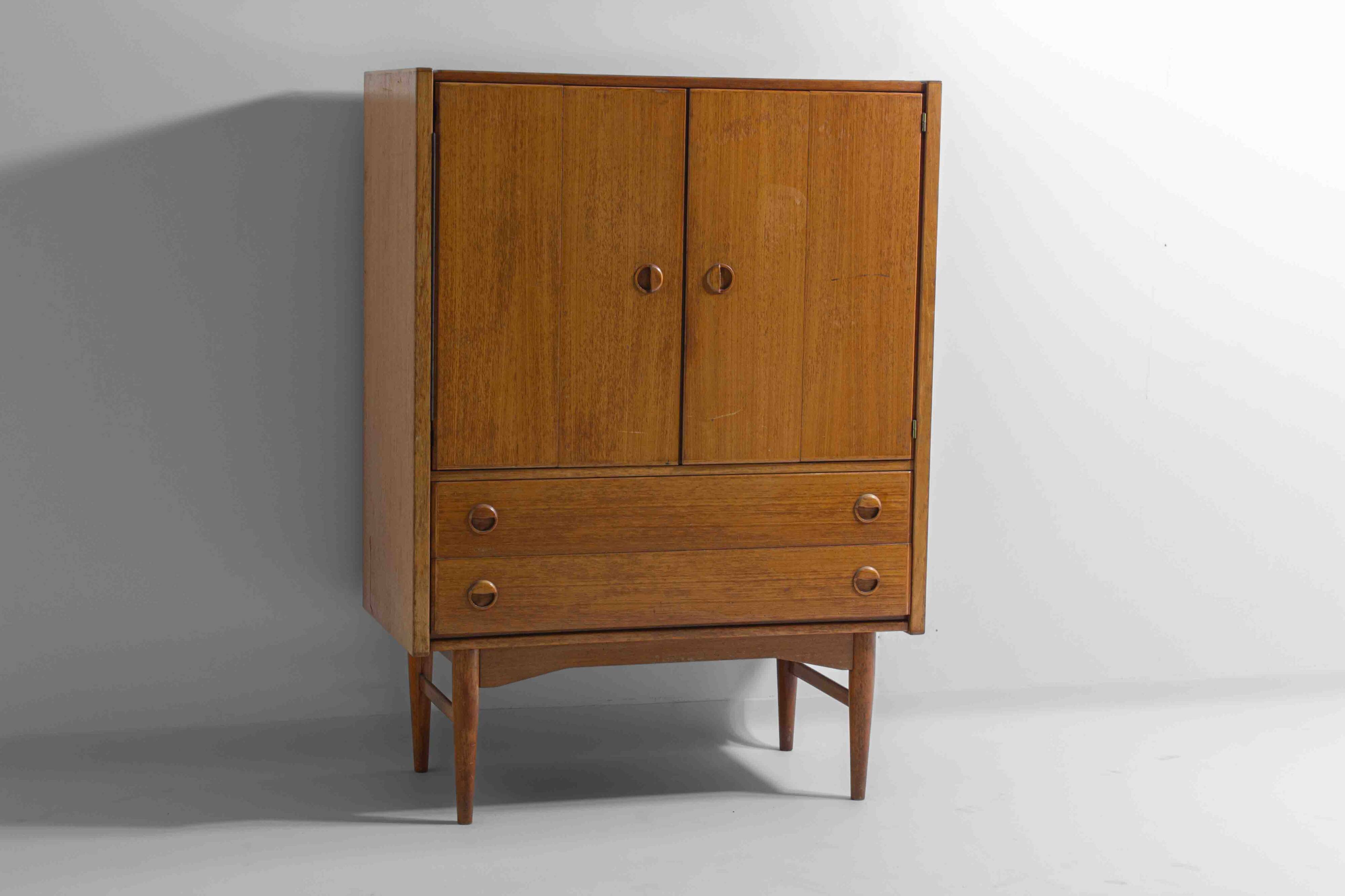 Meuble bar, buffet en hêtre, Belgique années 1960