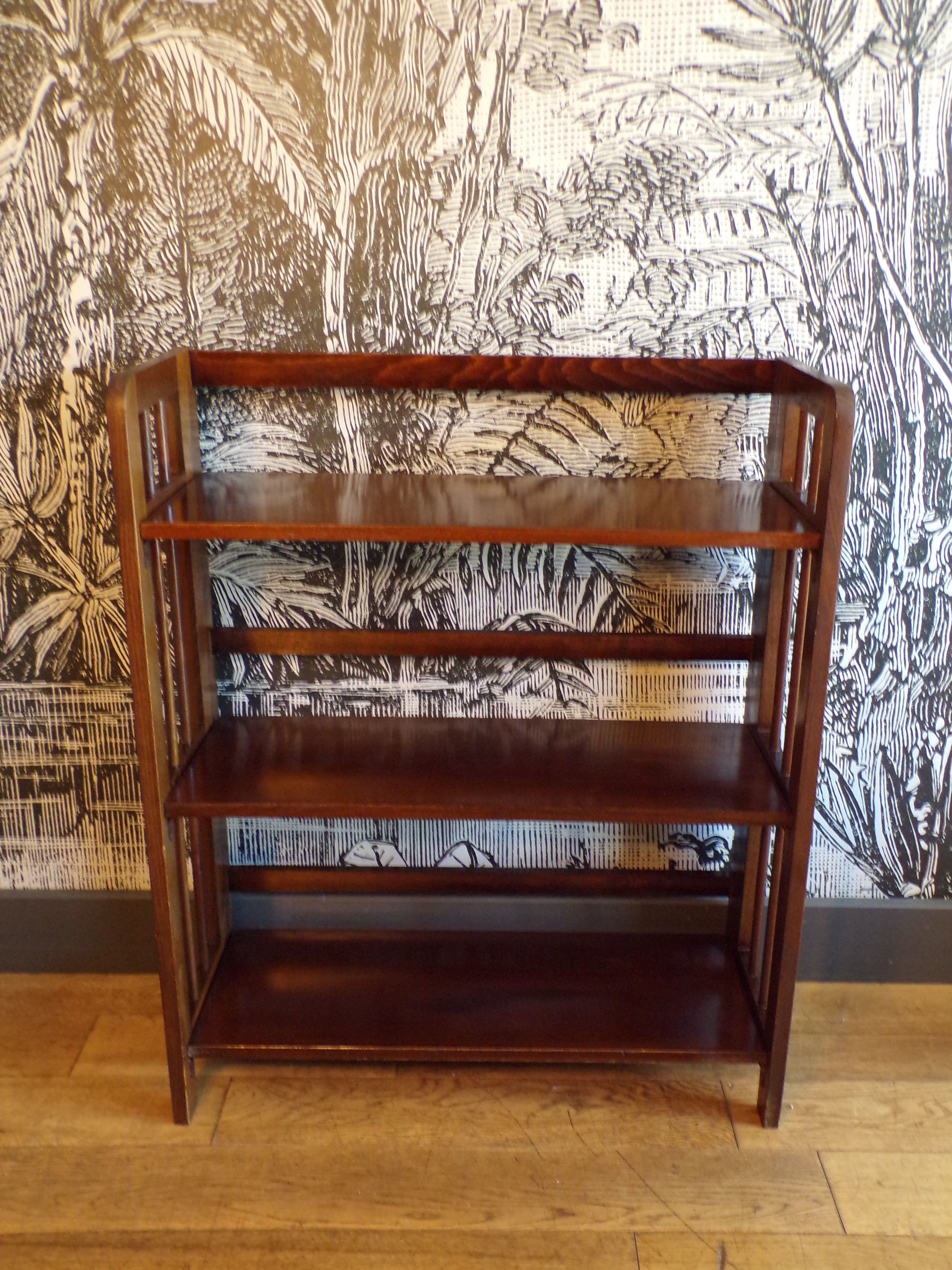 Foldable bookseller's shelf