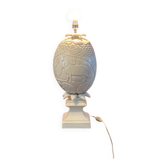 Pineapple living room lamp from the 1960s/70s in epoxy resin with animal motifs in relief, elephant, camel, caribou, owl.
