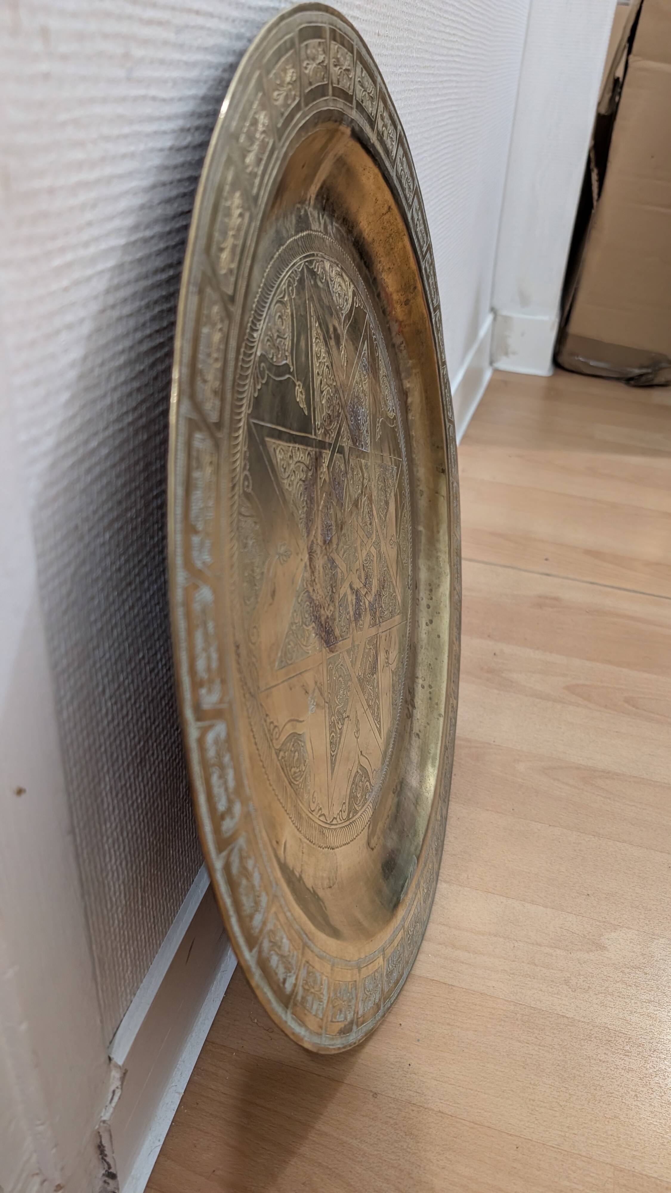 Grand plateau oriental en laiton ciselé à la main – 50 cm