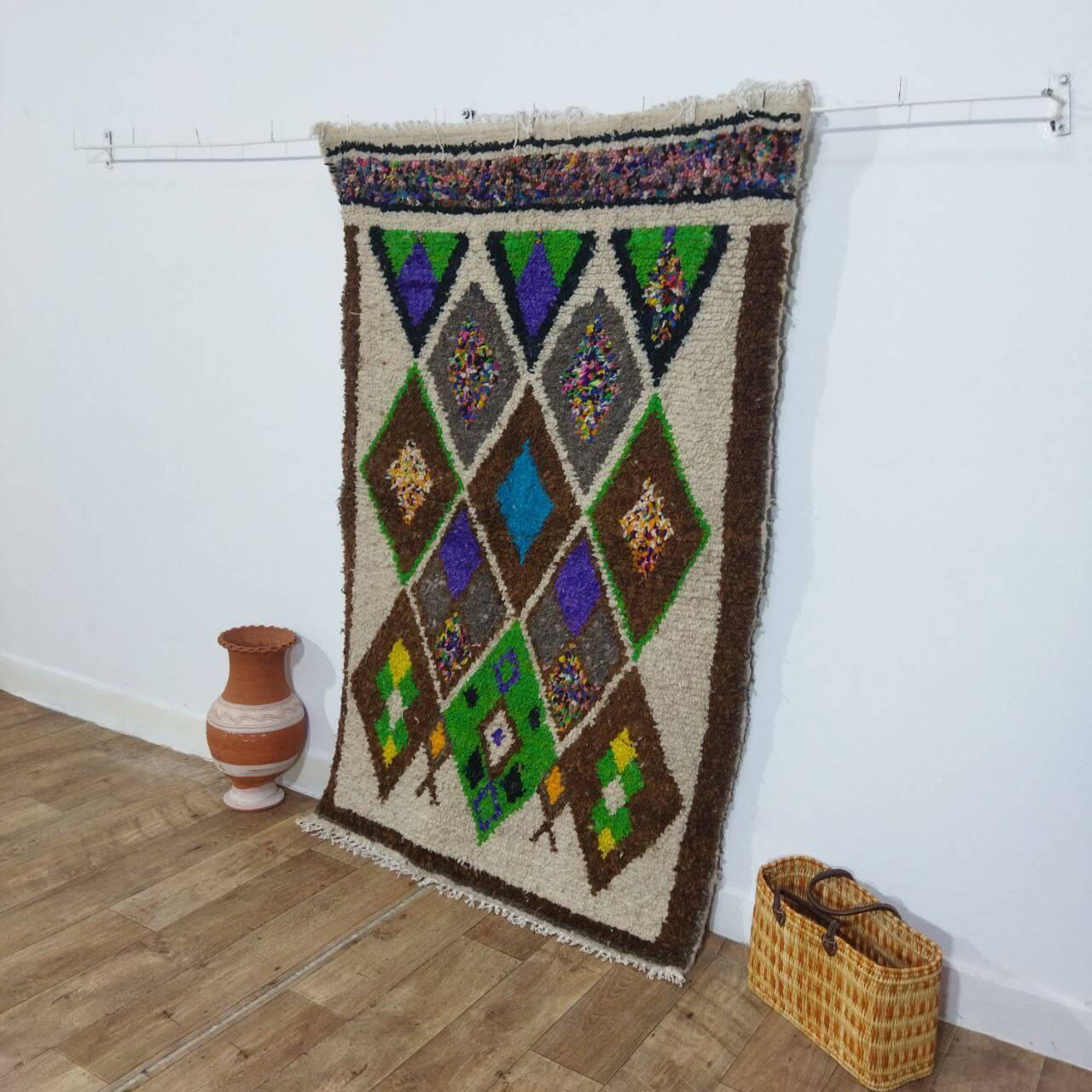 Handcrafted moroccan berber rug 178 x 114 cm
