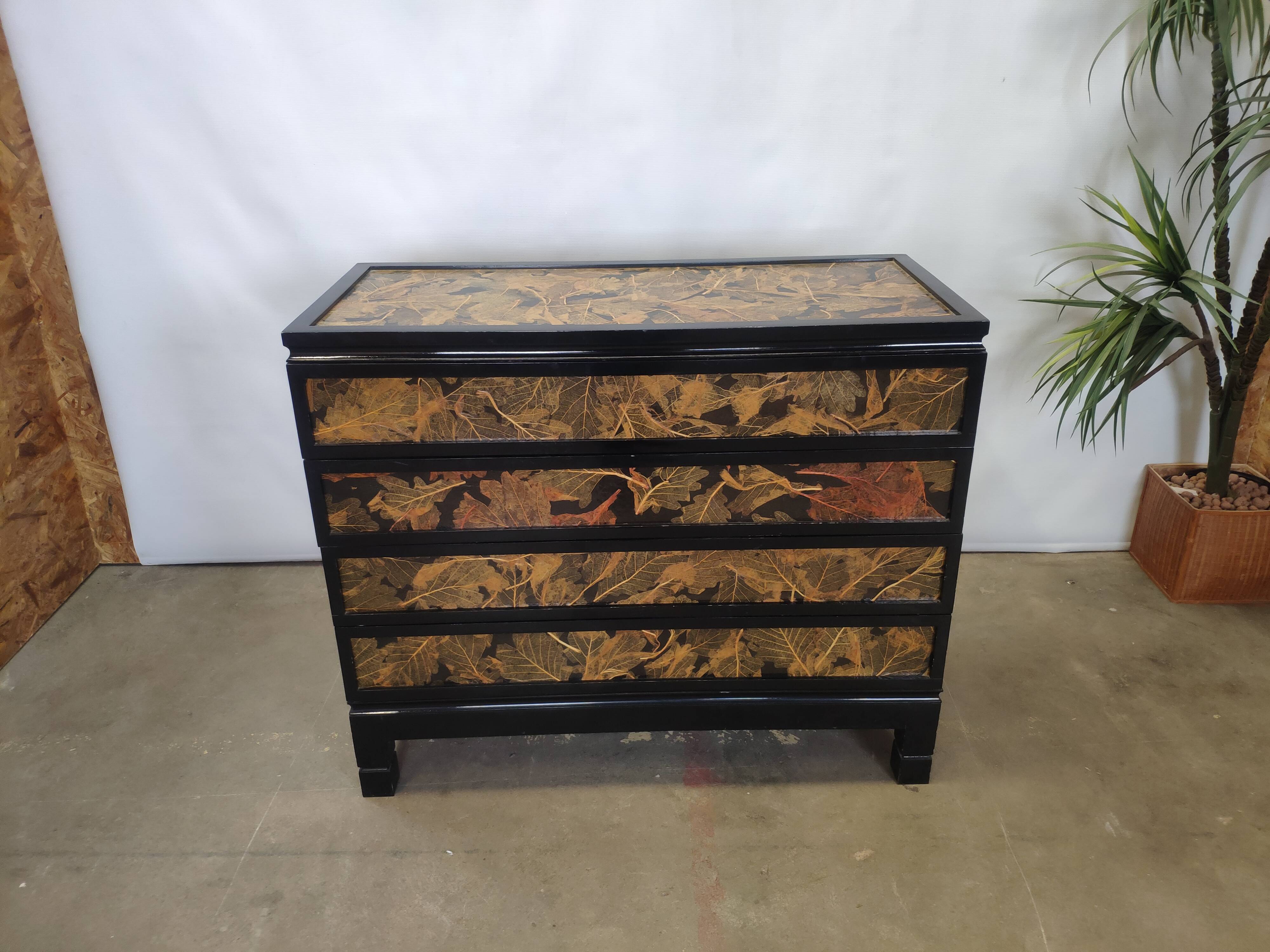 Commode noir placage feuille noir quatre tiroirs