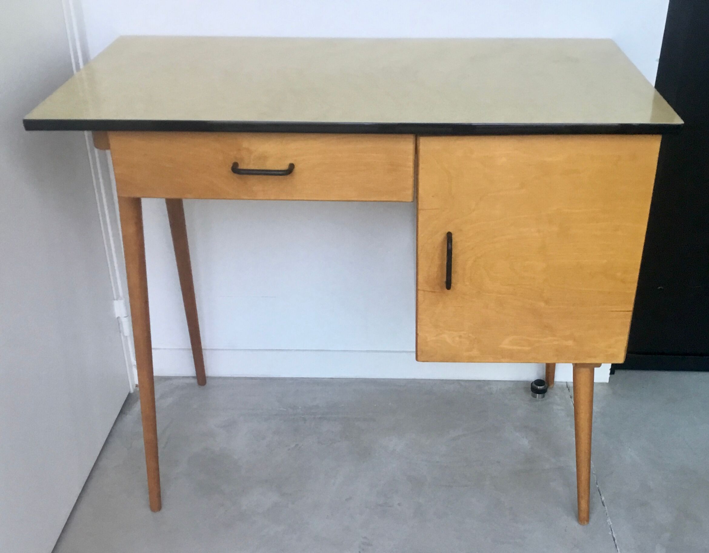 Bureau baumann vintage pieds fuselés - 1960