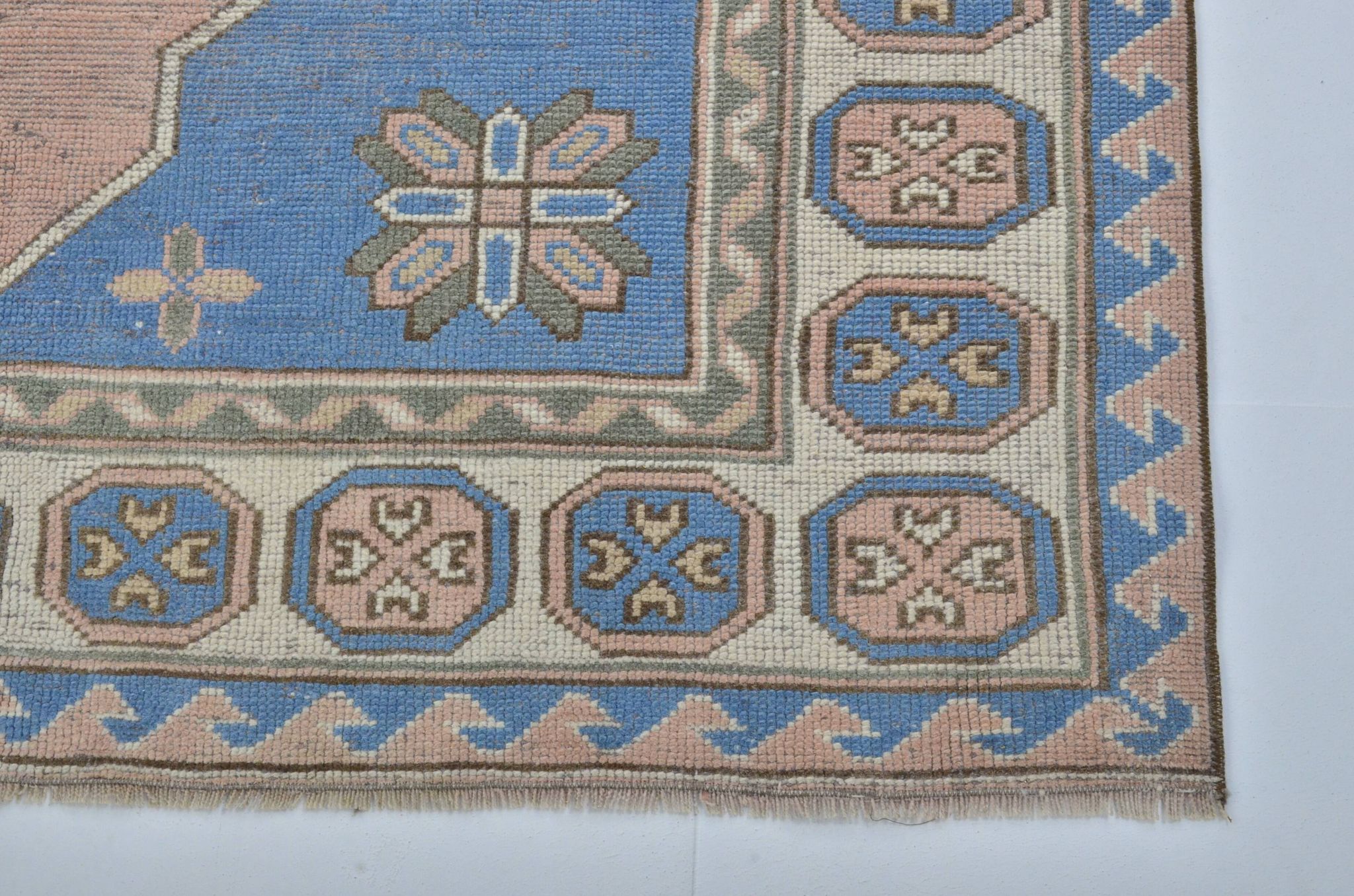 Anatolian floral patterned Oushak rug, reference 3571