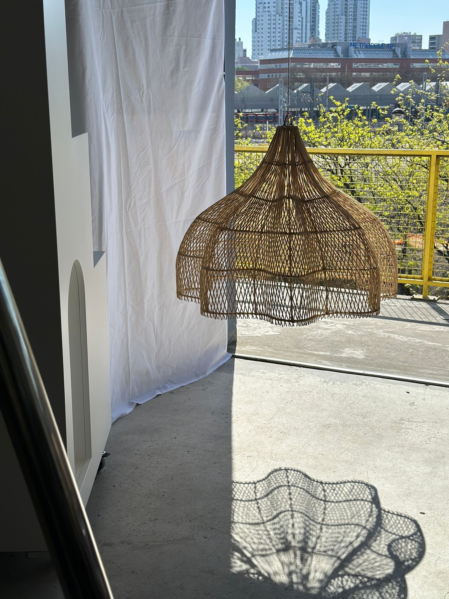 Rattan pendant lamp in the shape of a flower