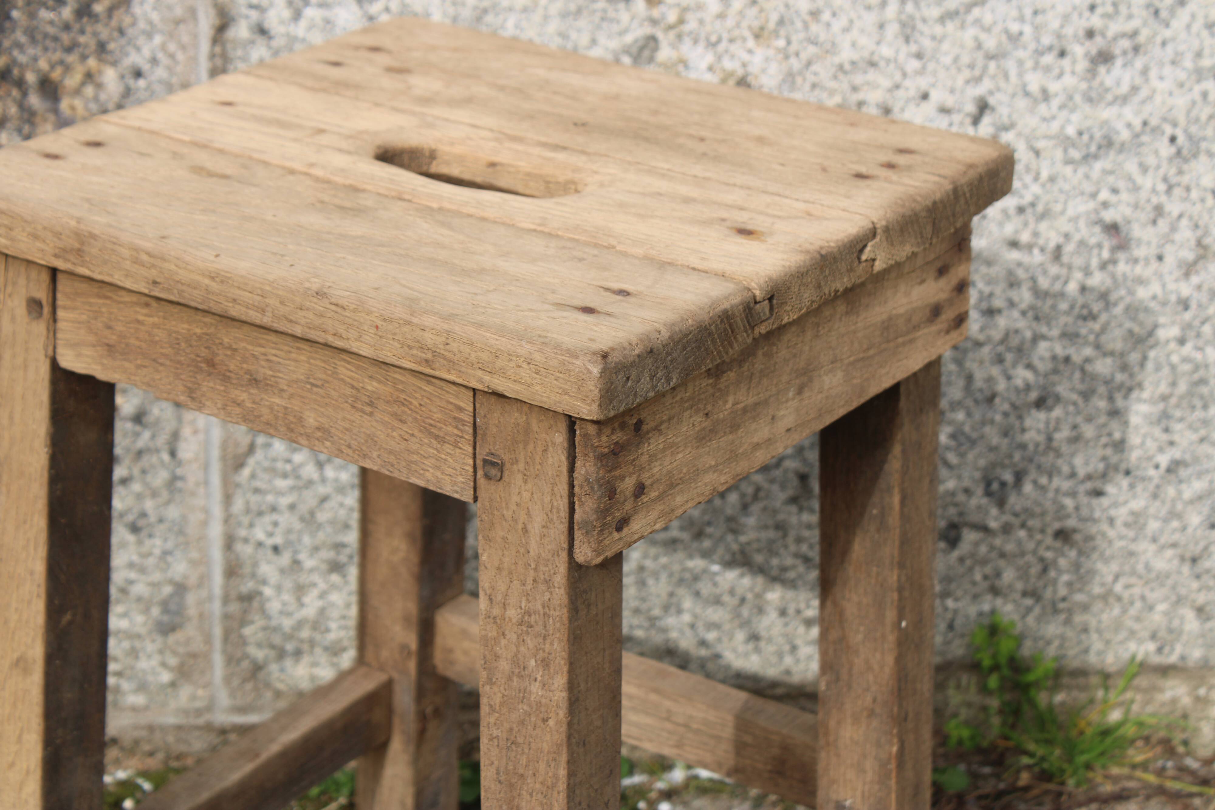Vintage workshop stool in solid wood – sandblasted